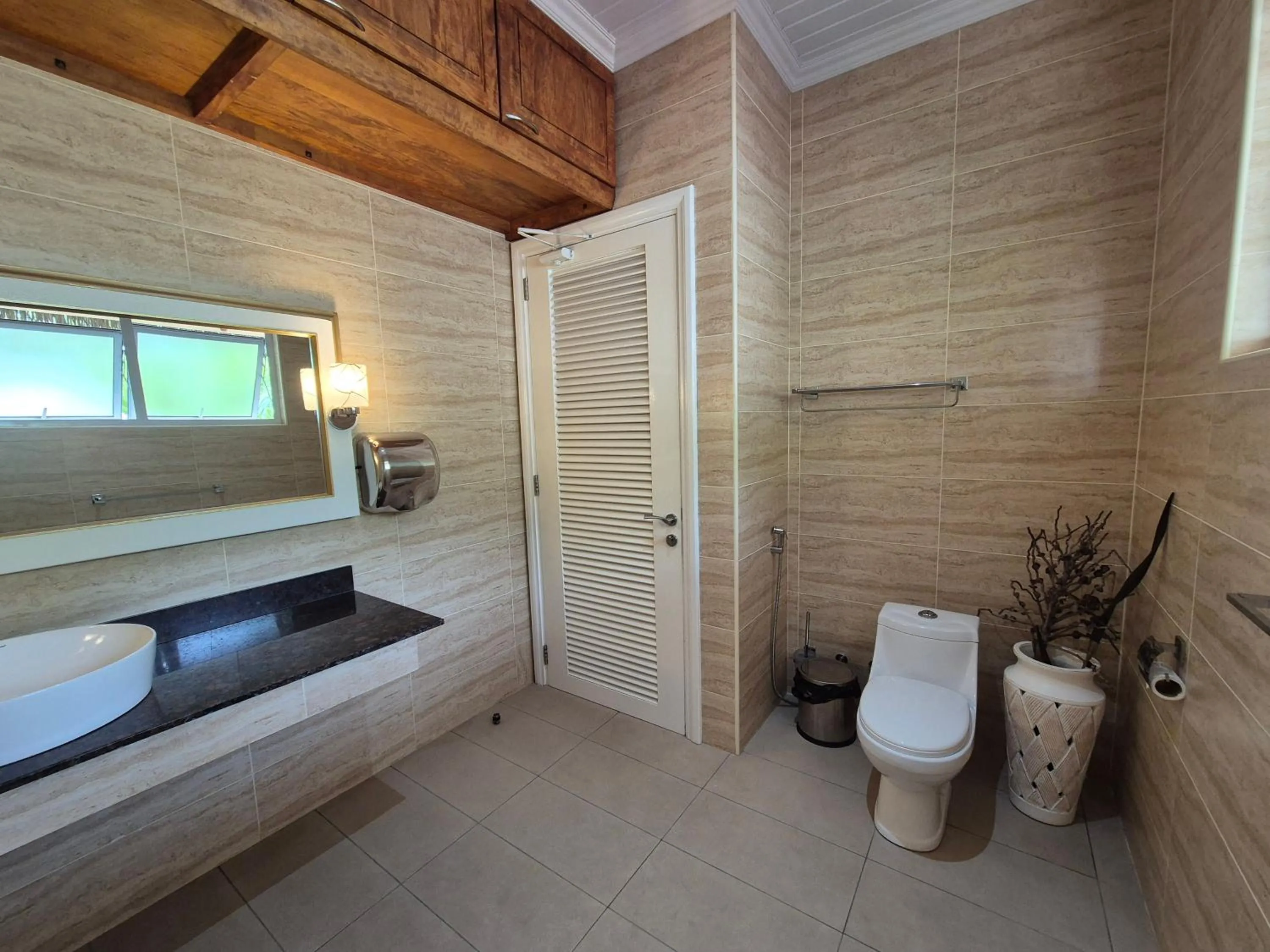 Communal lounge/ TV room in Au Fond De Mer View
