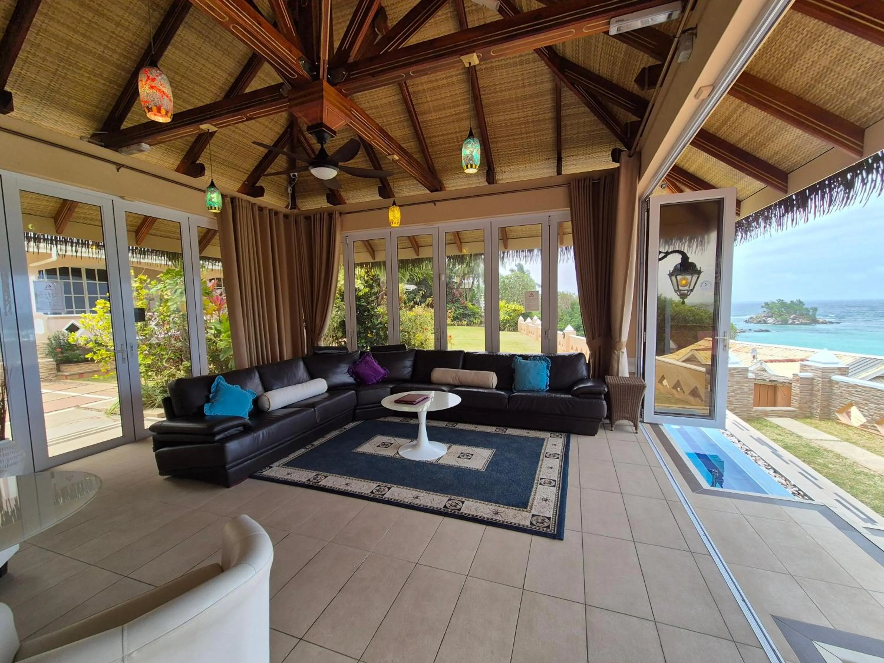 Communal lounge/ TV room in Au Fond De Mer View