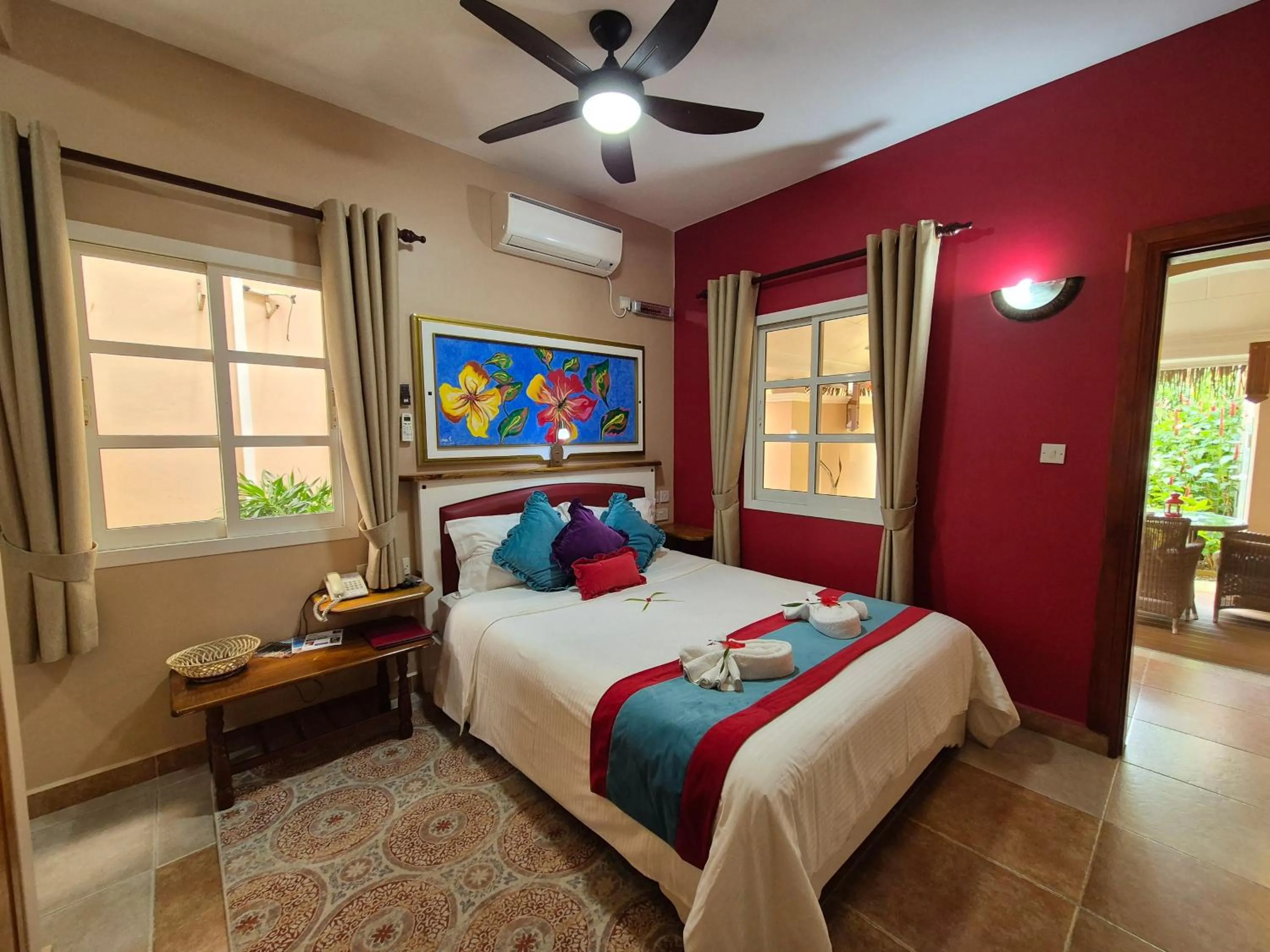 Bedroom, Bed in Au Fond De Mer View