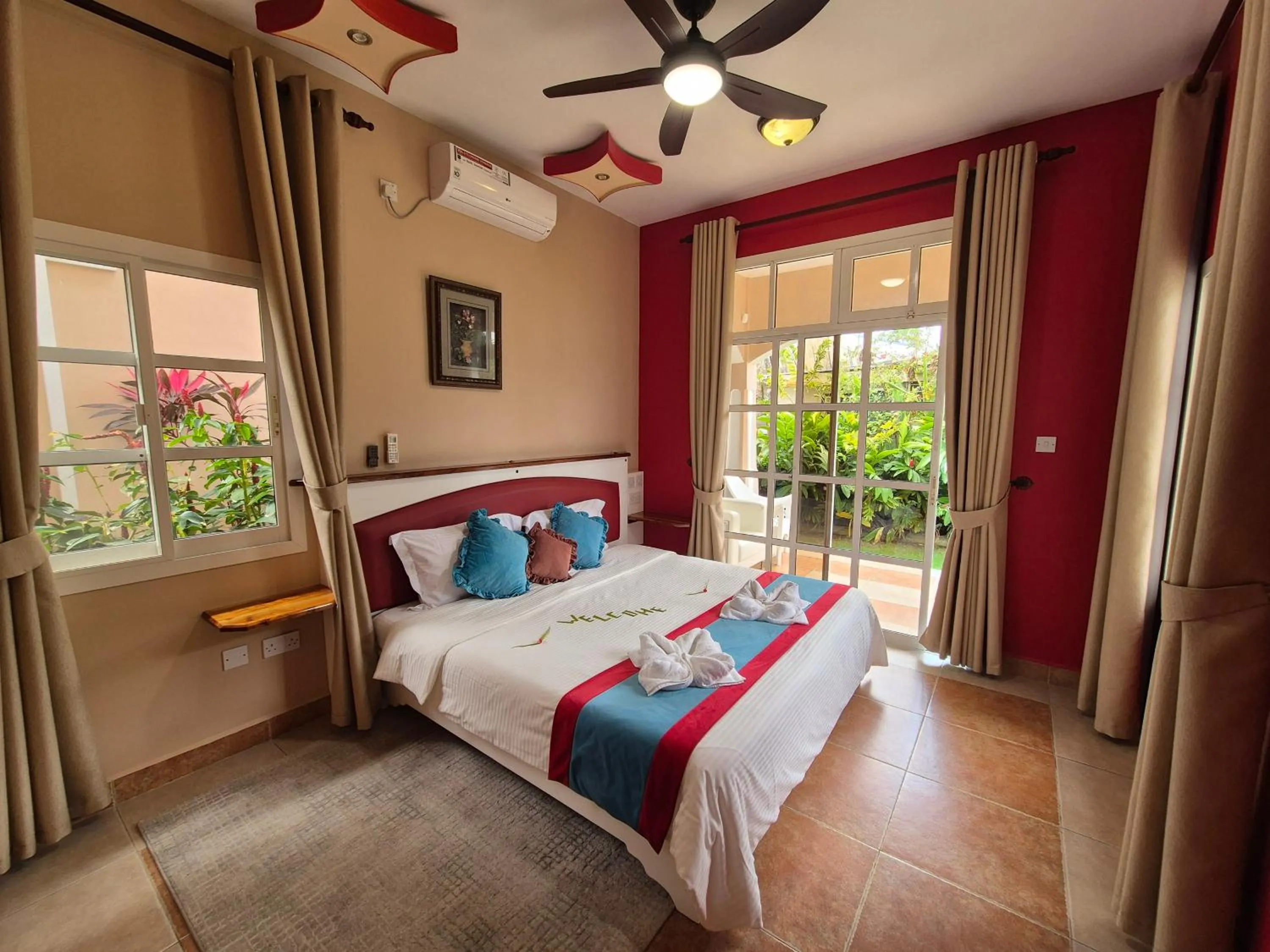 Bedroom, Bed in Au Fond De Mer View