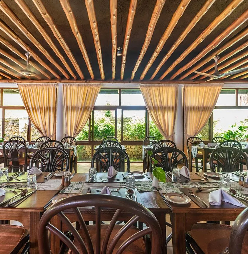 Restaurant/places to eat in Travellers Beach Hotel & SPA