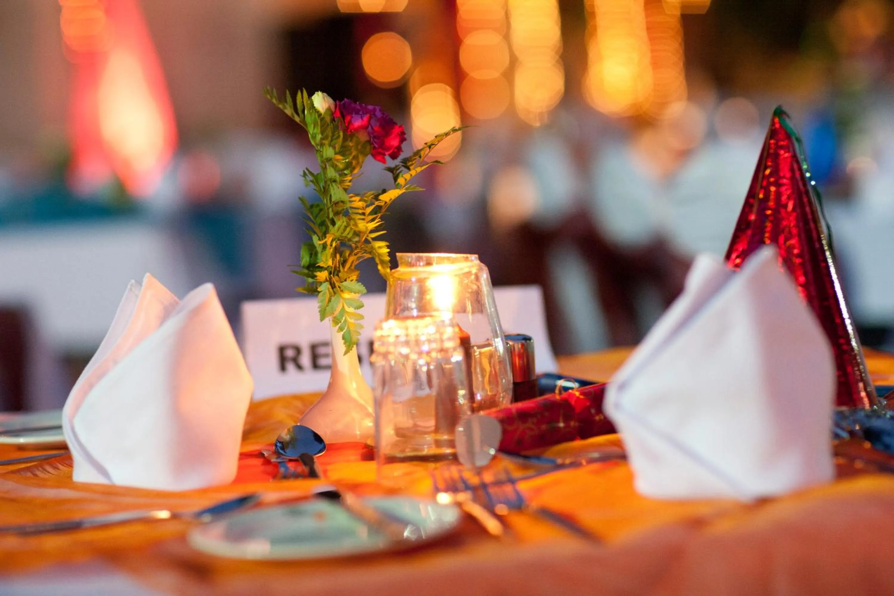 Restaurant/places to eat in Travellers Beach Hotel & SPA