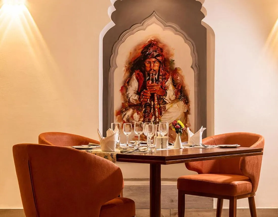 Restaurant/places to eat in Travellers Beach Hotel & SPA