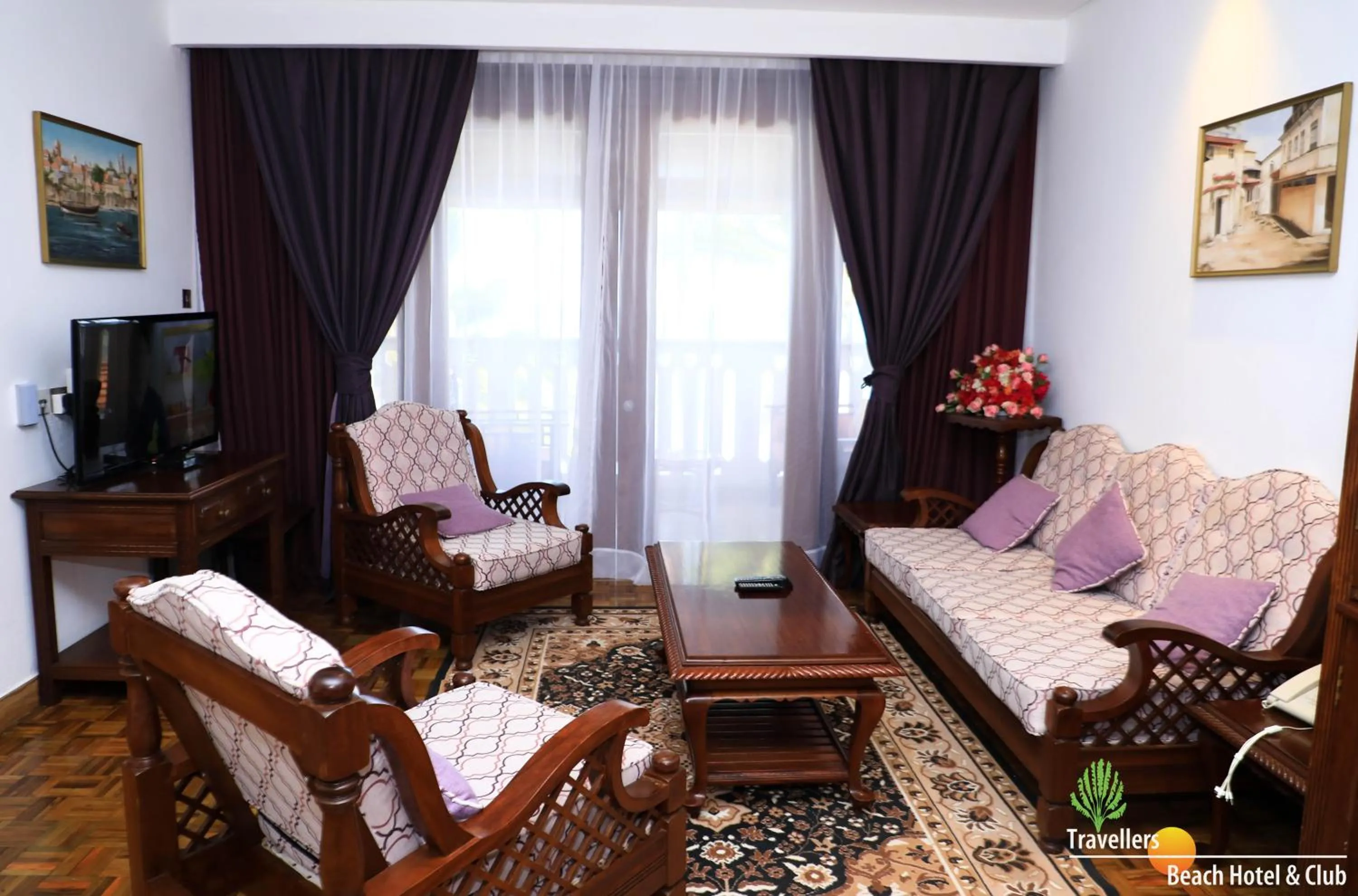 Living room in Travellers Beach Hotel & SPA