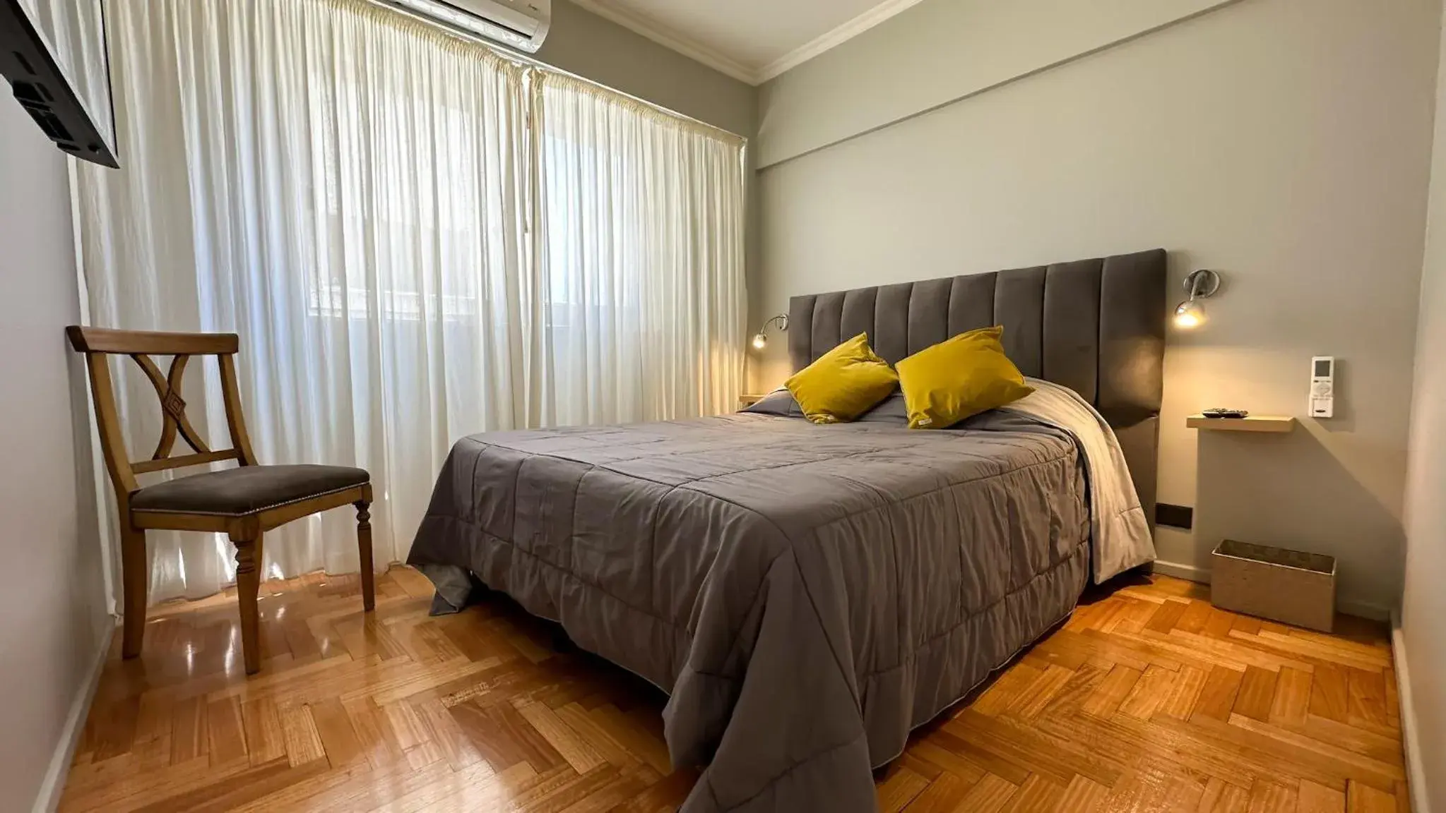 One-Bedroom Apartment in Soho Rentals One-Bedroom Apartment in Soho Rentals