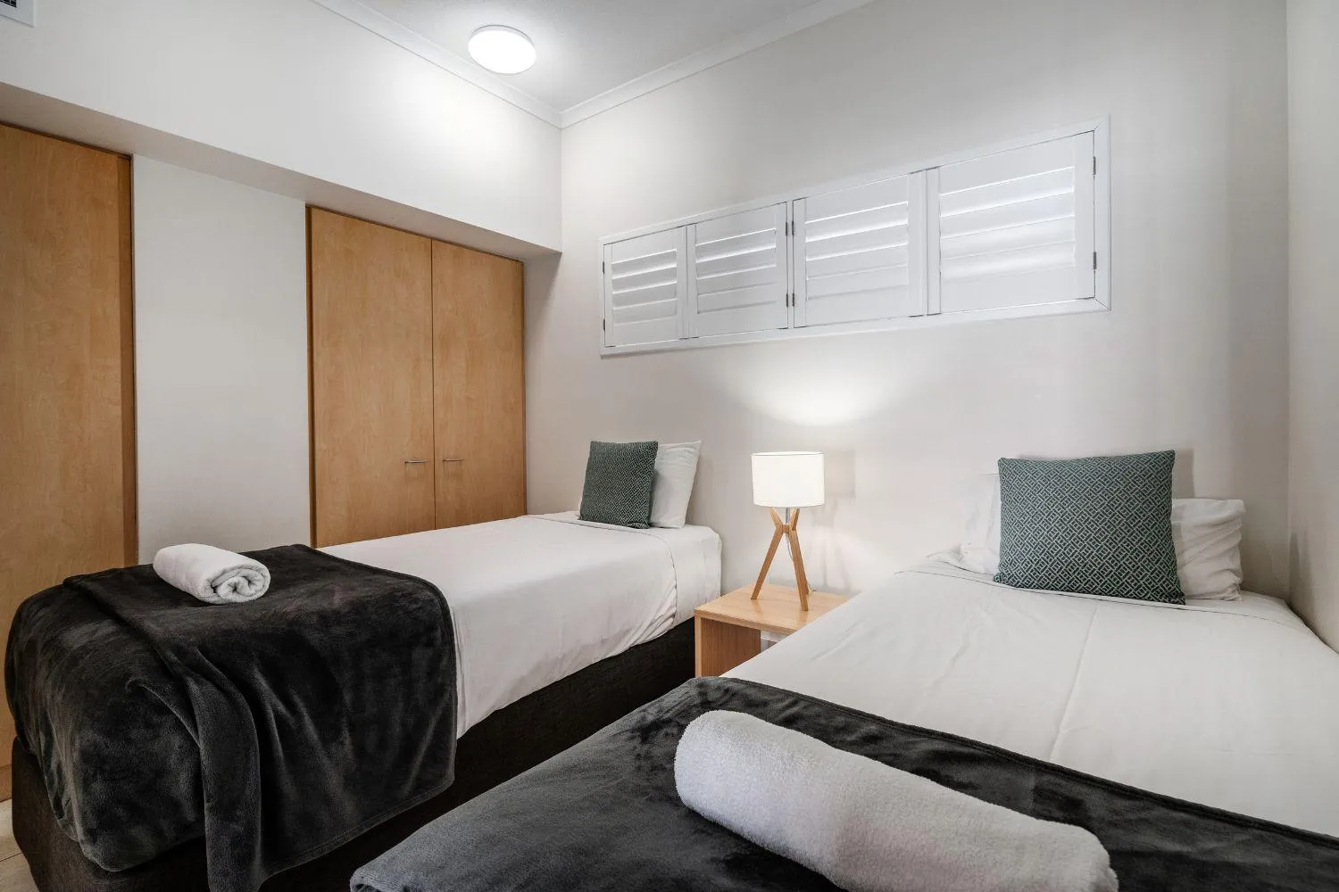 Bedroom, Bed in Rolling Surf Resort