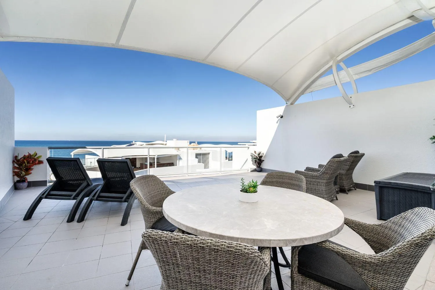 Balcony/Terrace in Rolling Surf Resort