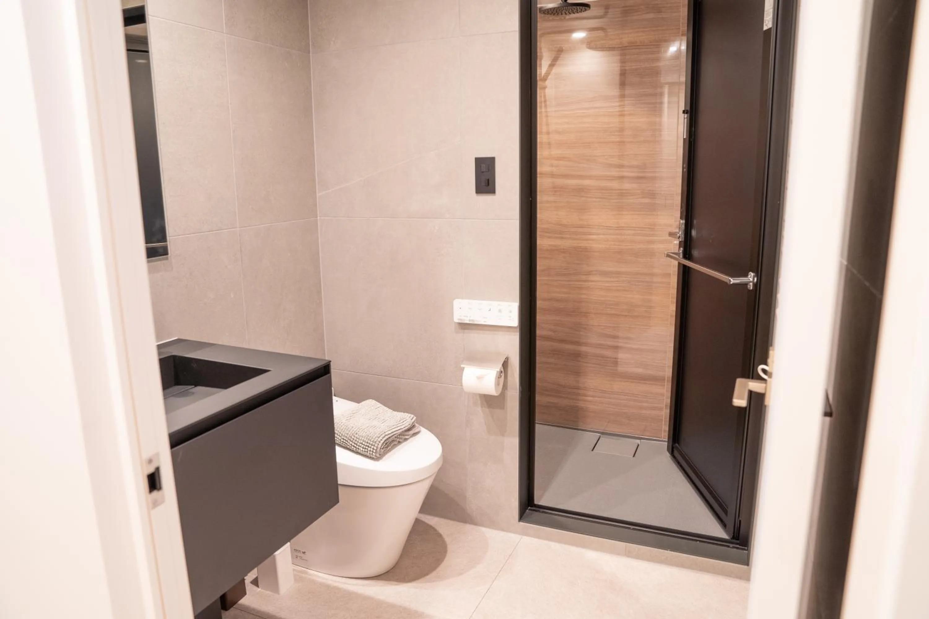 Shower in Wadano Gateway Suites & Apartments