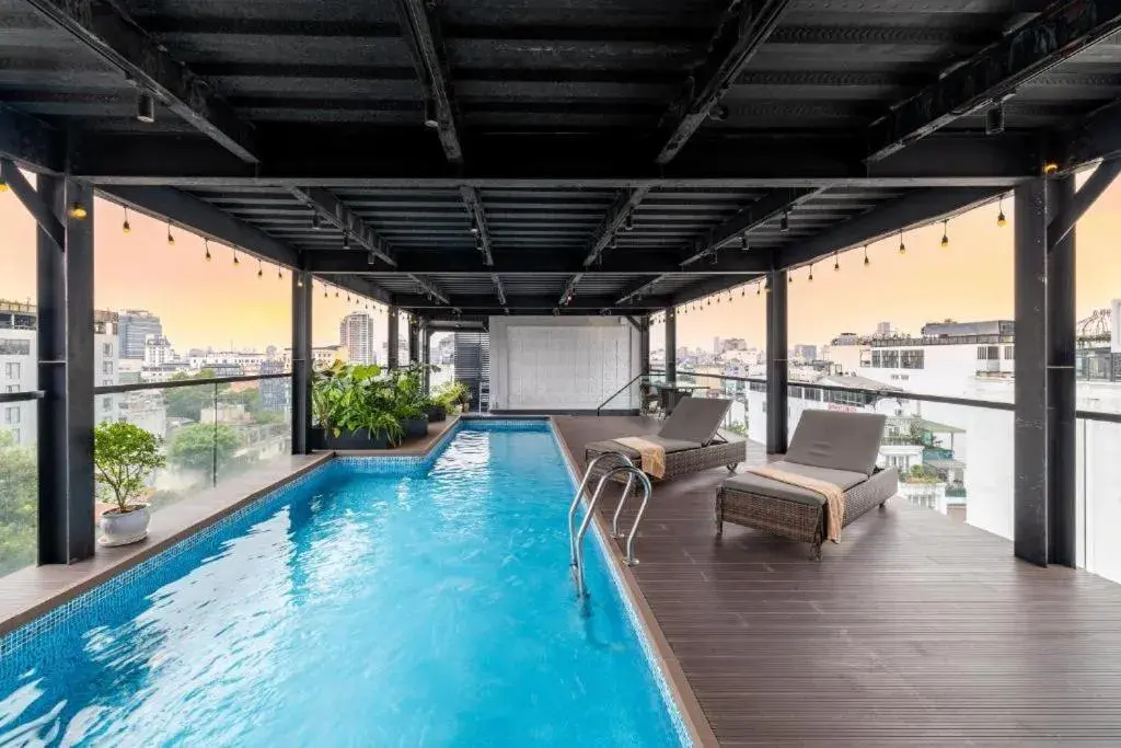 Swimming pool in Splendid Pearlight Hanoi Swimming pool in Splendid Pearlight Hanoi