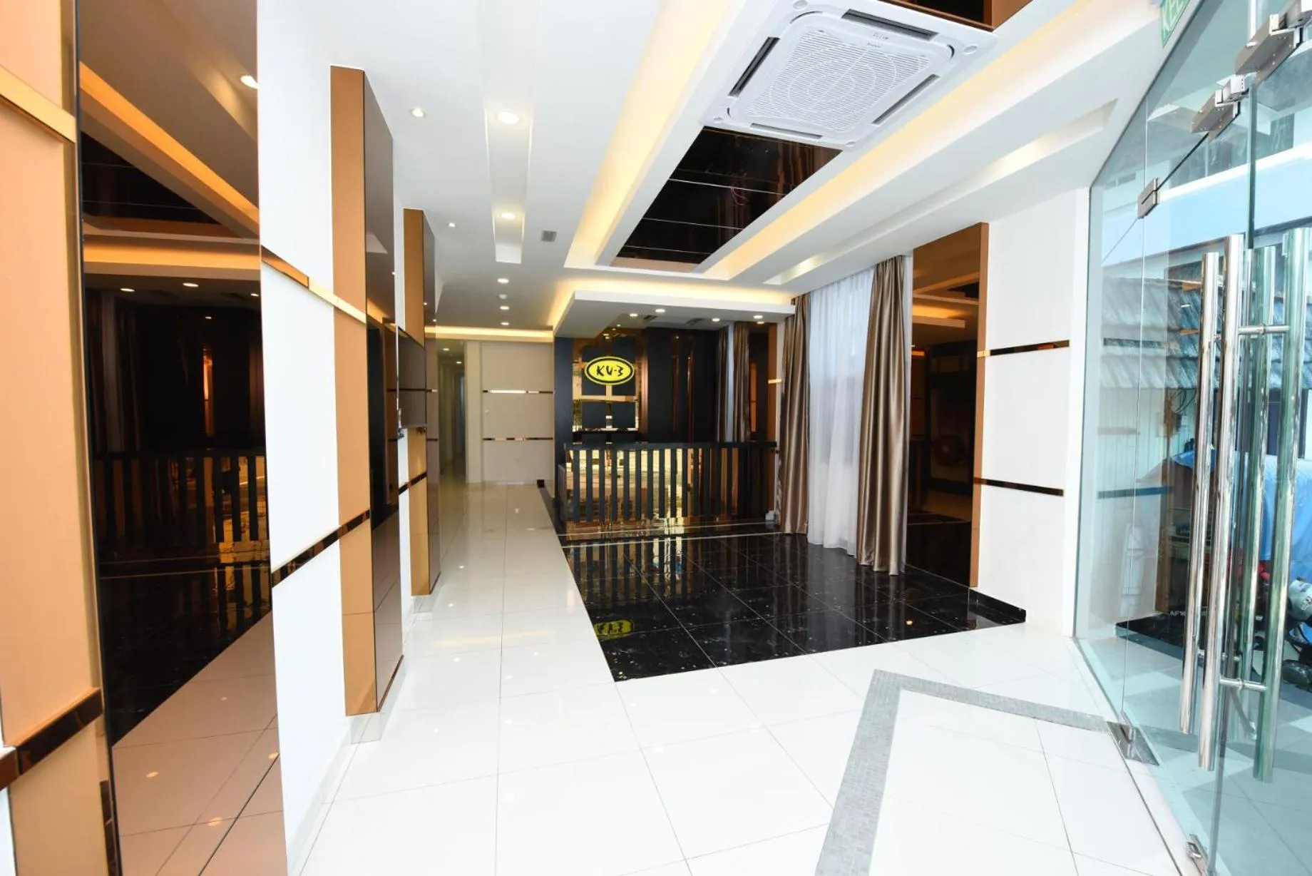 Lobby or reception in KU-3 HOTEL