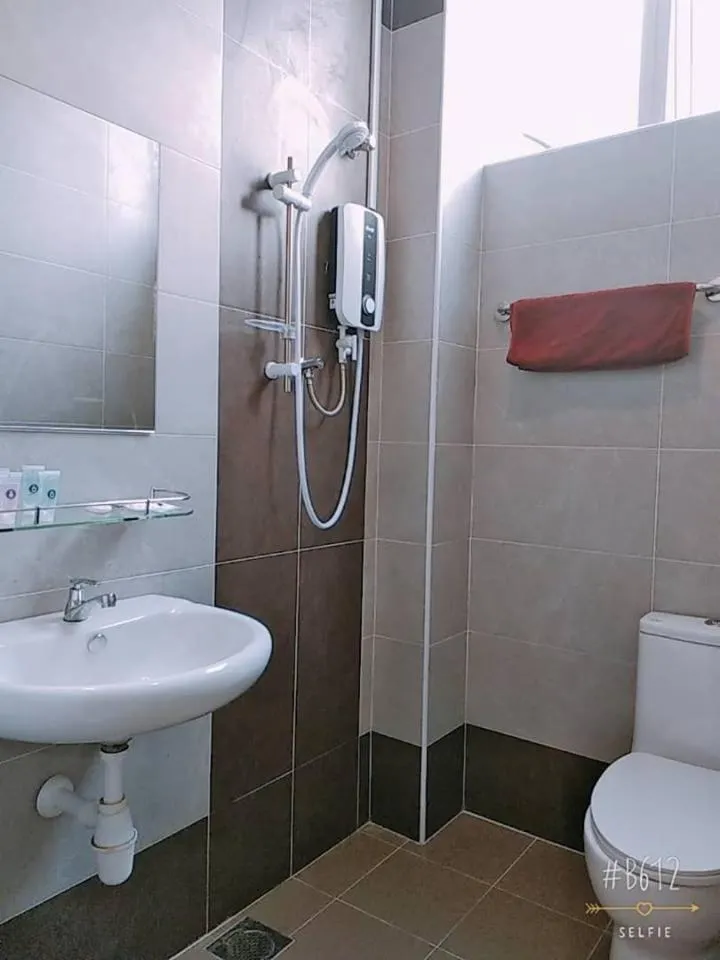 Shower in KU-3 HOTEL