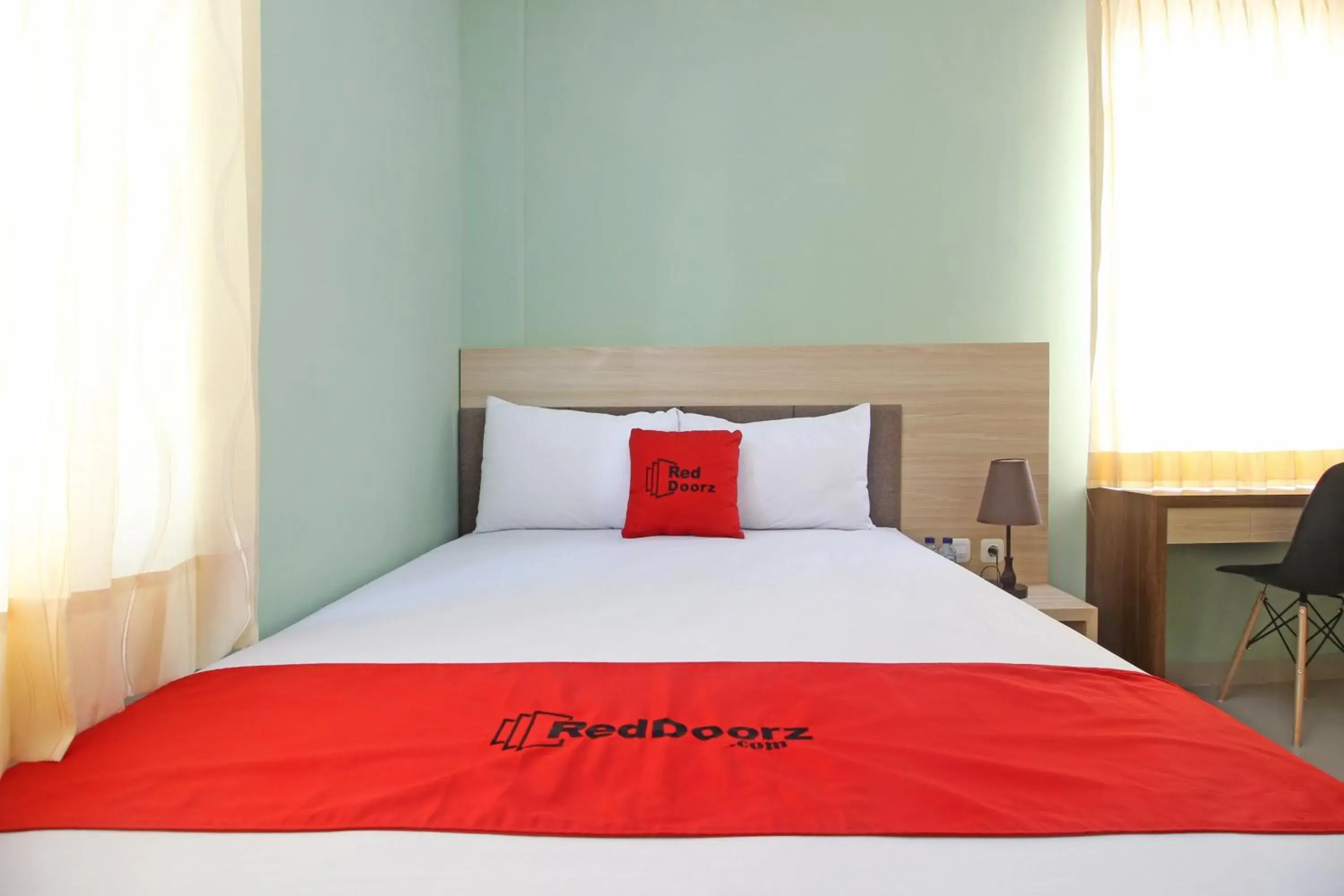 Bedroom, Bed in RedDoorz near Solo Balapan Station Bedroom, Bed in RedDoorz near Solo Balapan Station