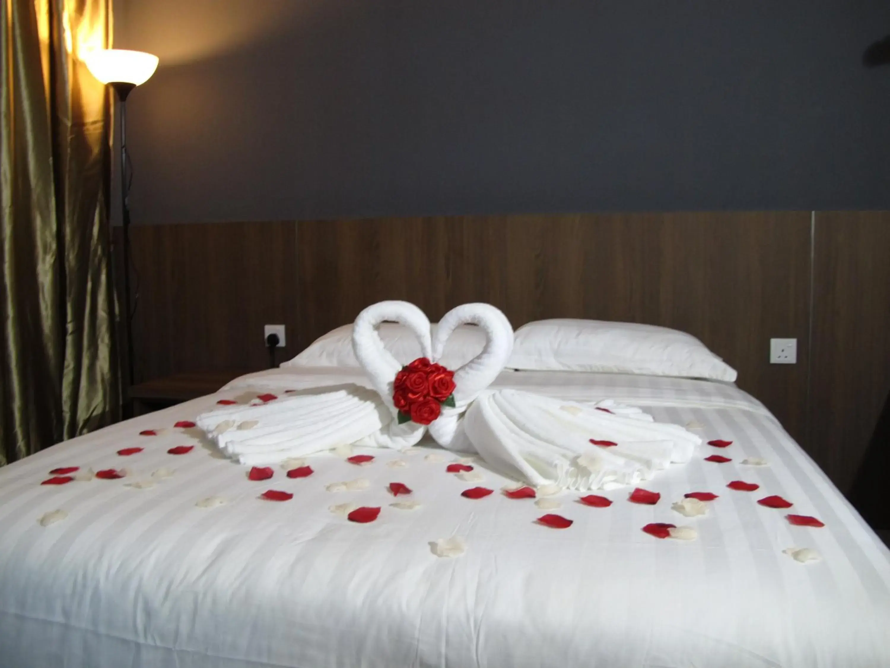 Bed in HOTEL SUKARAMAI Bed in HOTEL SUKARAMAI