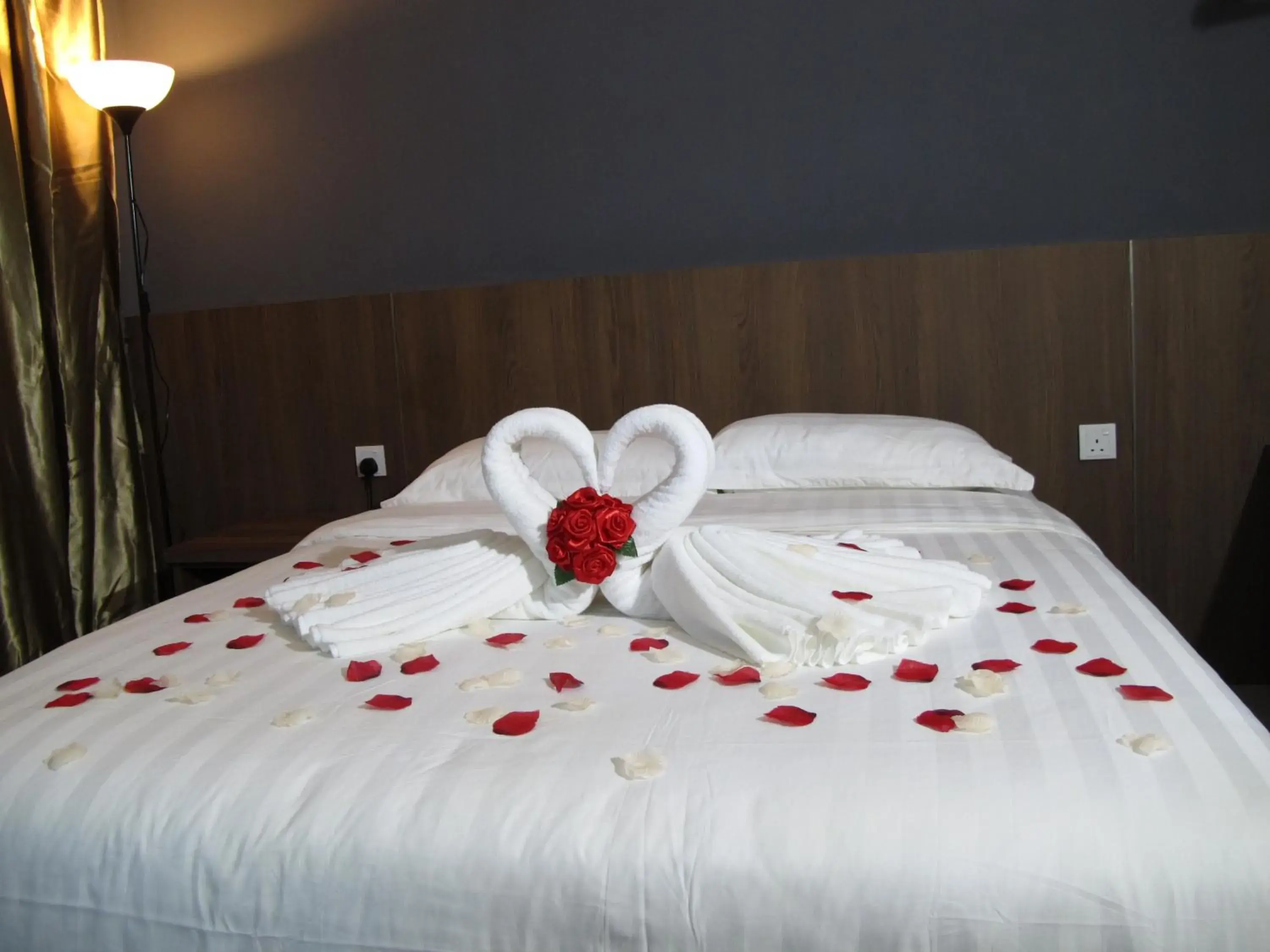 Bed in HOTEL SUKARAMAI Bed in HOTEL SUKARAMAI