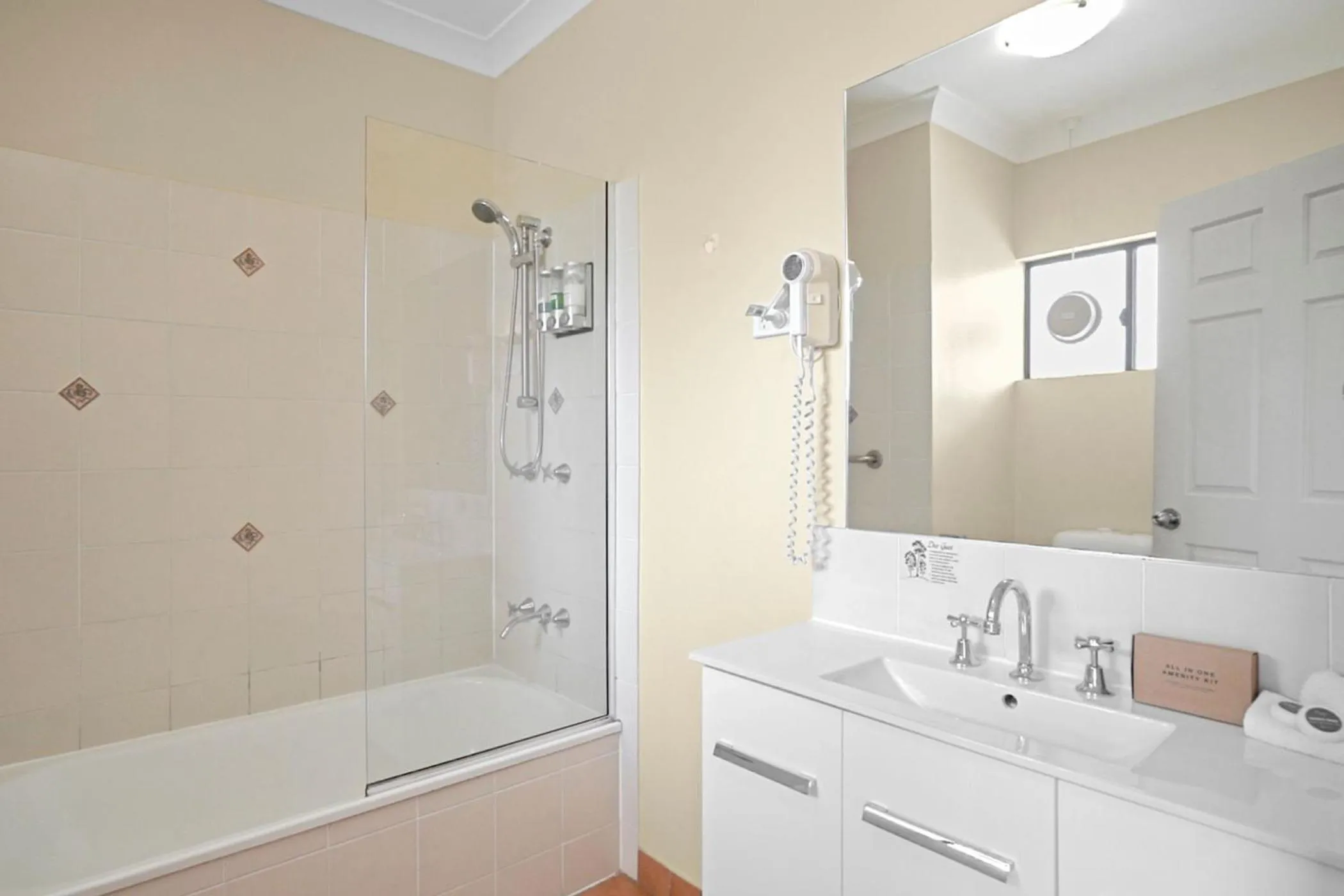 Bathroom in Park Regis Anchorage