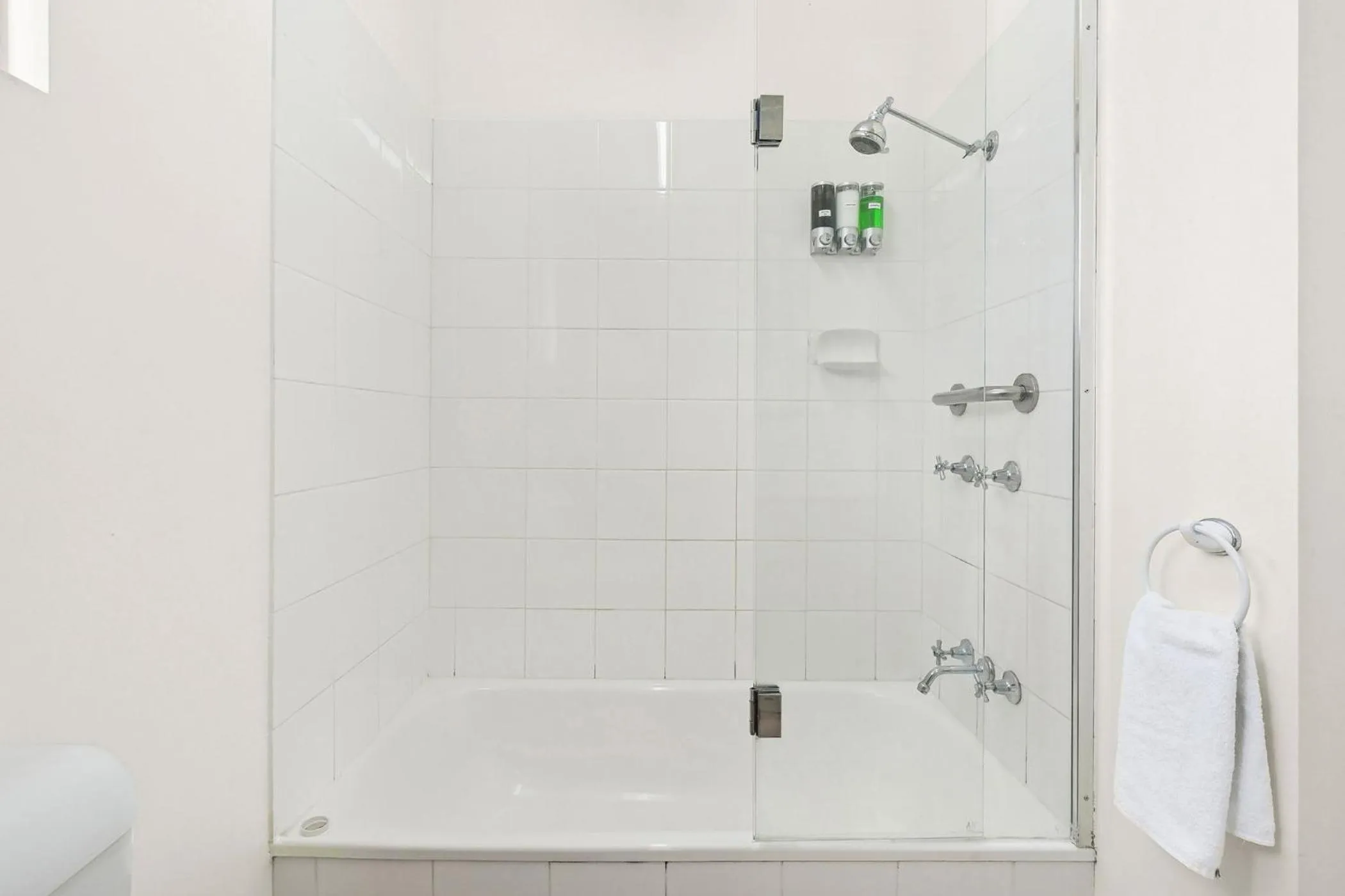 Bathroom in Park Regis Anchorage