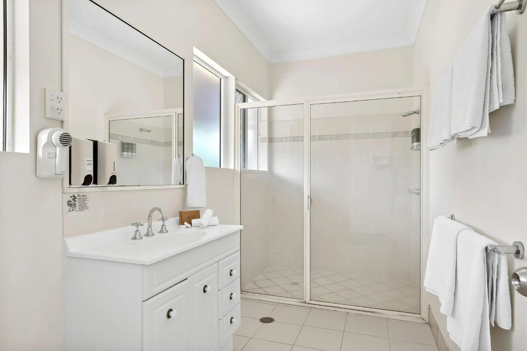 Shower in Park Regis Anchorage