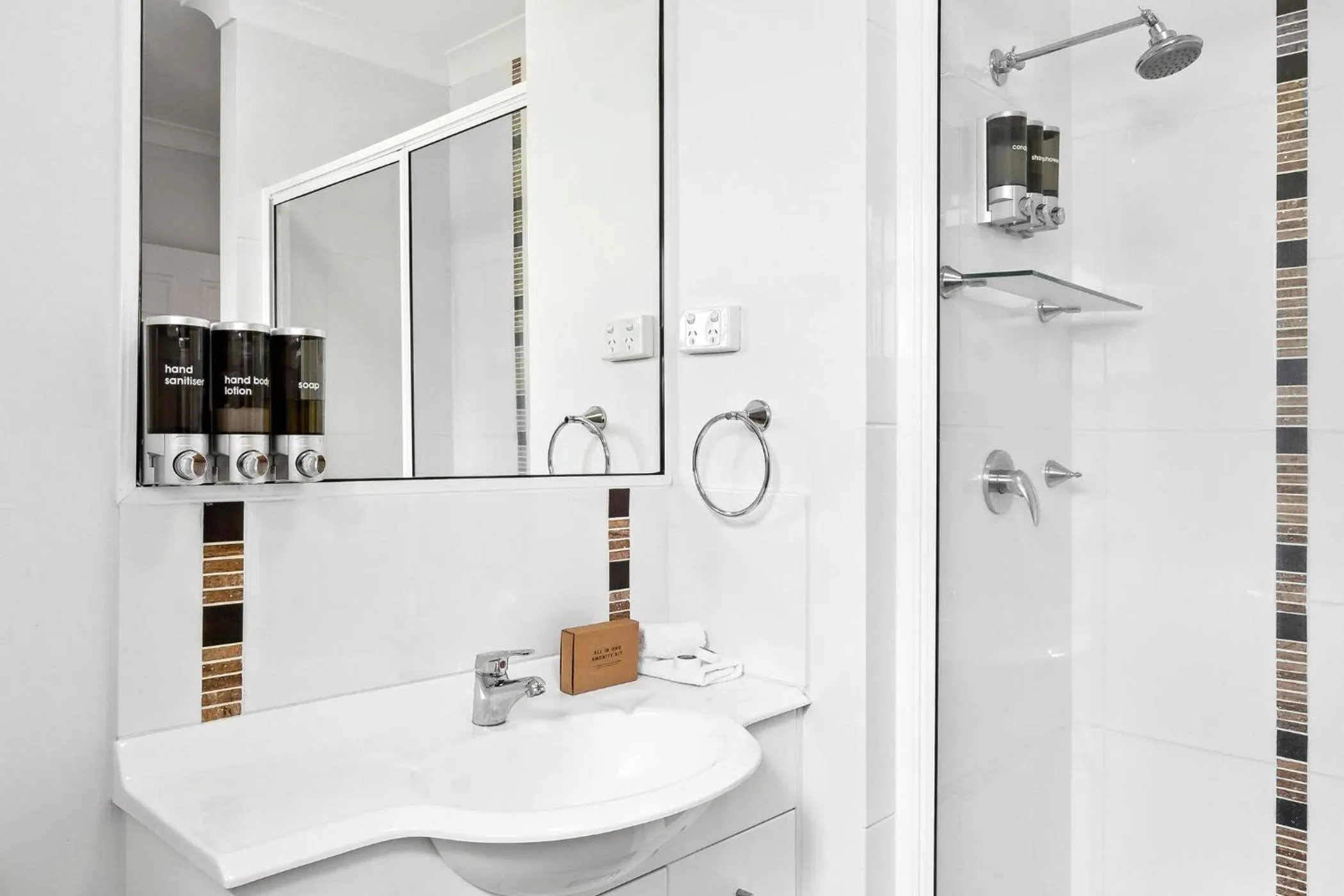 Bathroom in Park Regis Anchorage