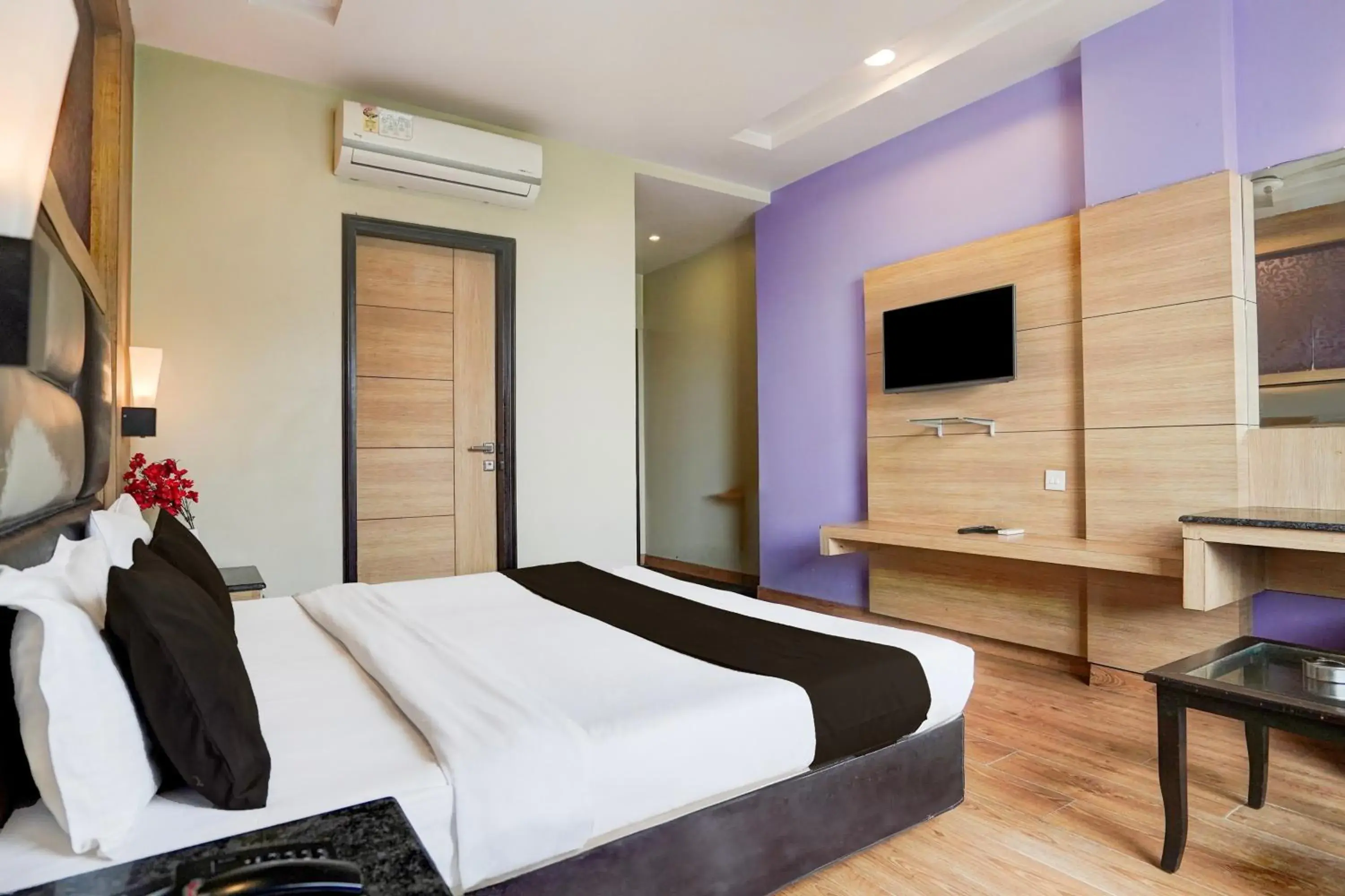 Bedroom, Bed in Super Townhouse Bani Park Formerly Aroma Residency Bedroom, Bed in Super Townhouse Bani Park Formerly Aroma Residency