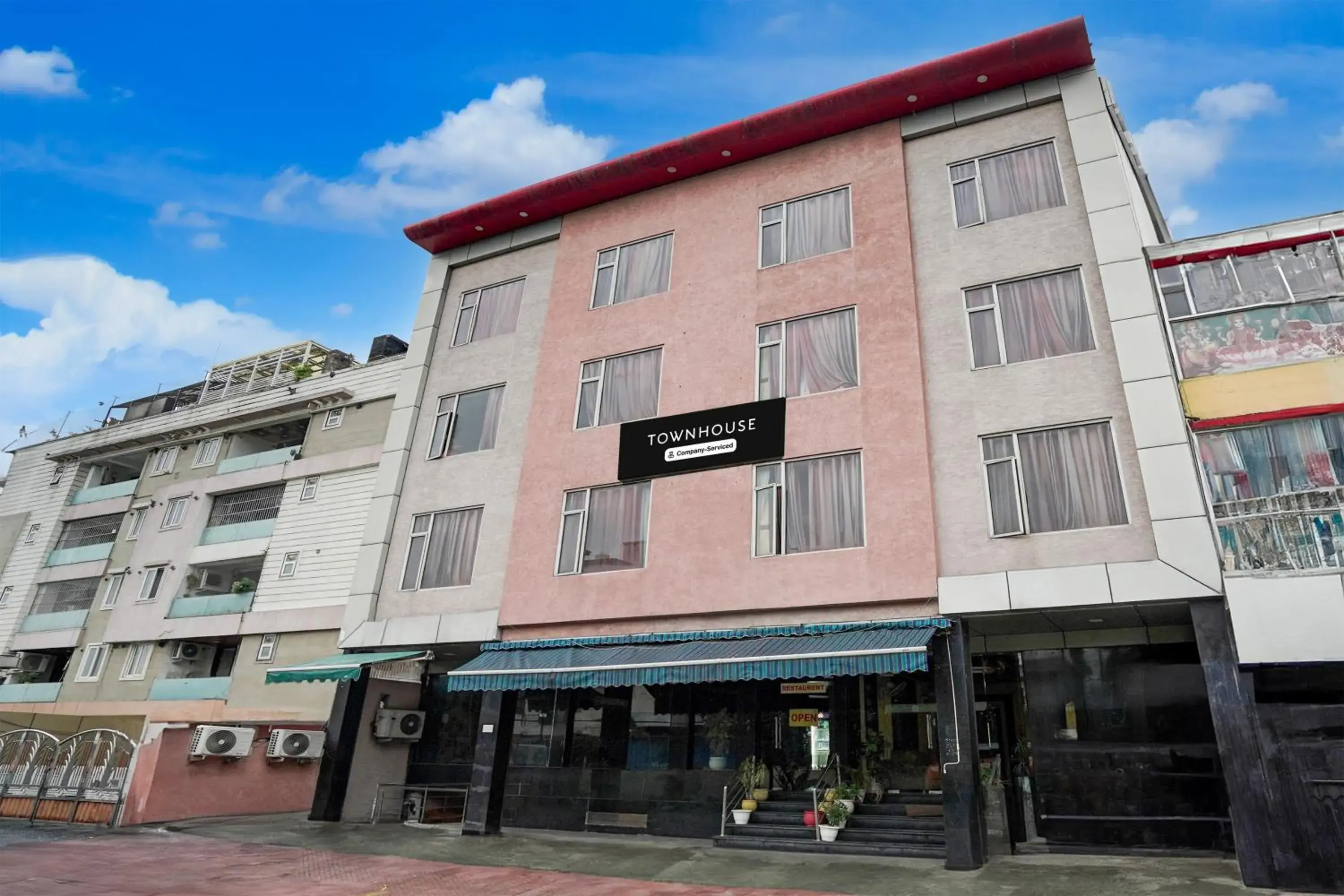 Facade/entrance in Super Townhouse Bani Park Formerly Aroma Residency Facade/entrance in Super Townhouse Bani Park Formerly Aroma Residency