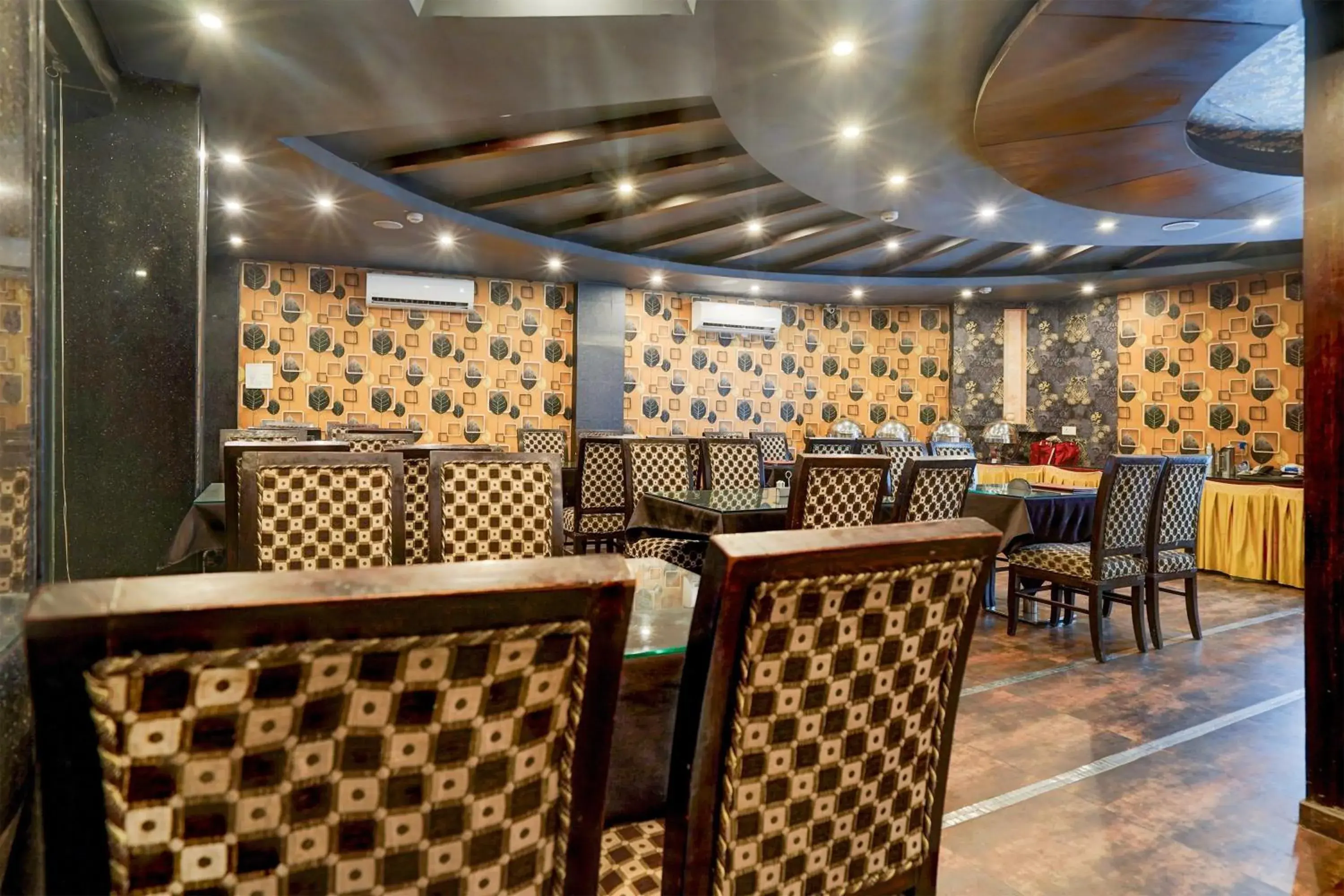 Restaurant/places to eat in Super Townhouse Bani Park Formerly Aroma Residency Restaurant/places to eat in Super Townhouse Bani Park Formerly Aroma Residency