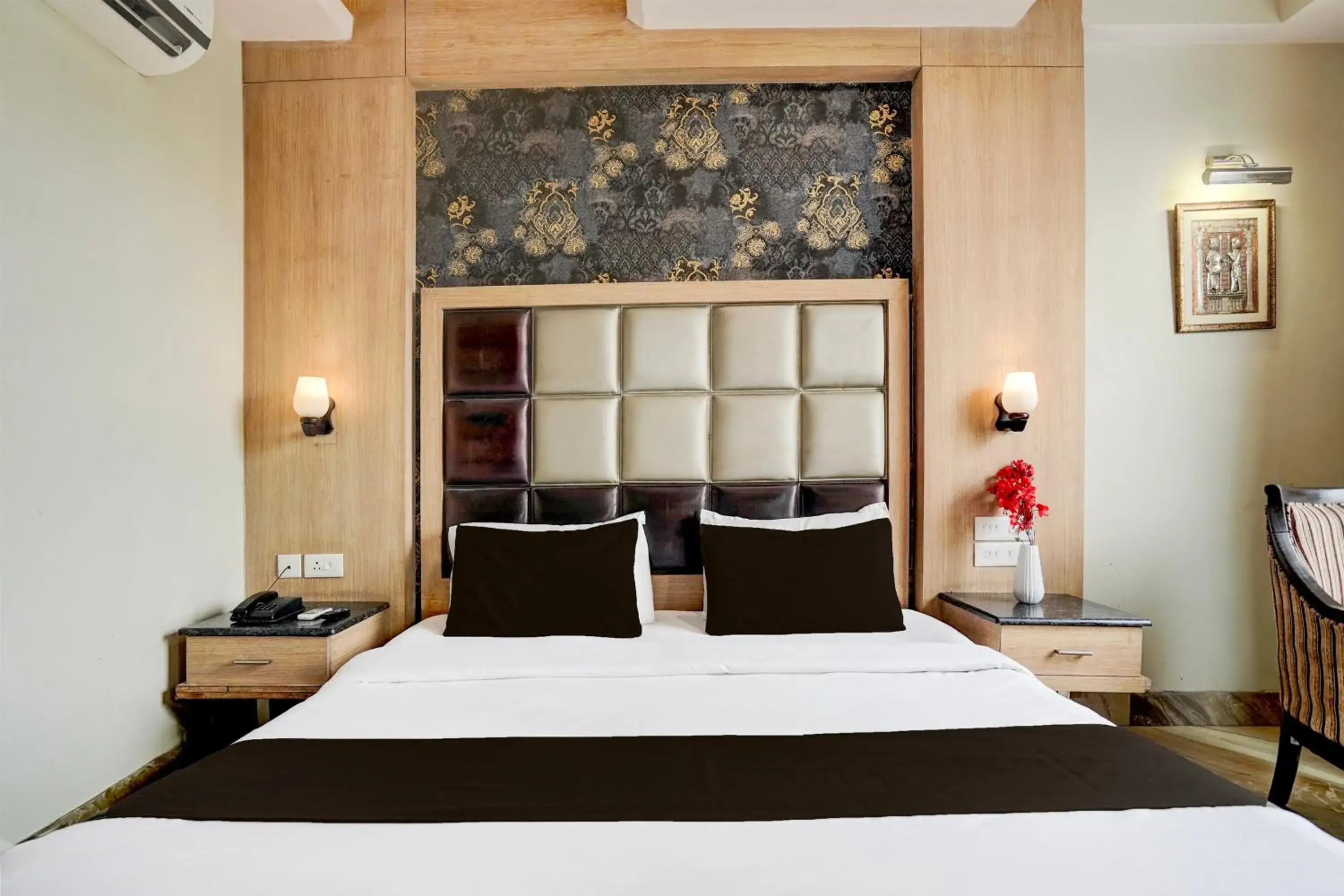 Bedroom, Bed in Super Townhouse Bani Park Formerly Aroma Residency Bedroom, Bed in Super Townhouse Bani Park Formerly Aroma Residency