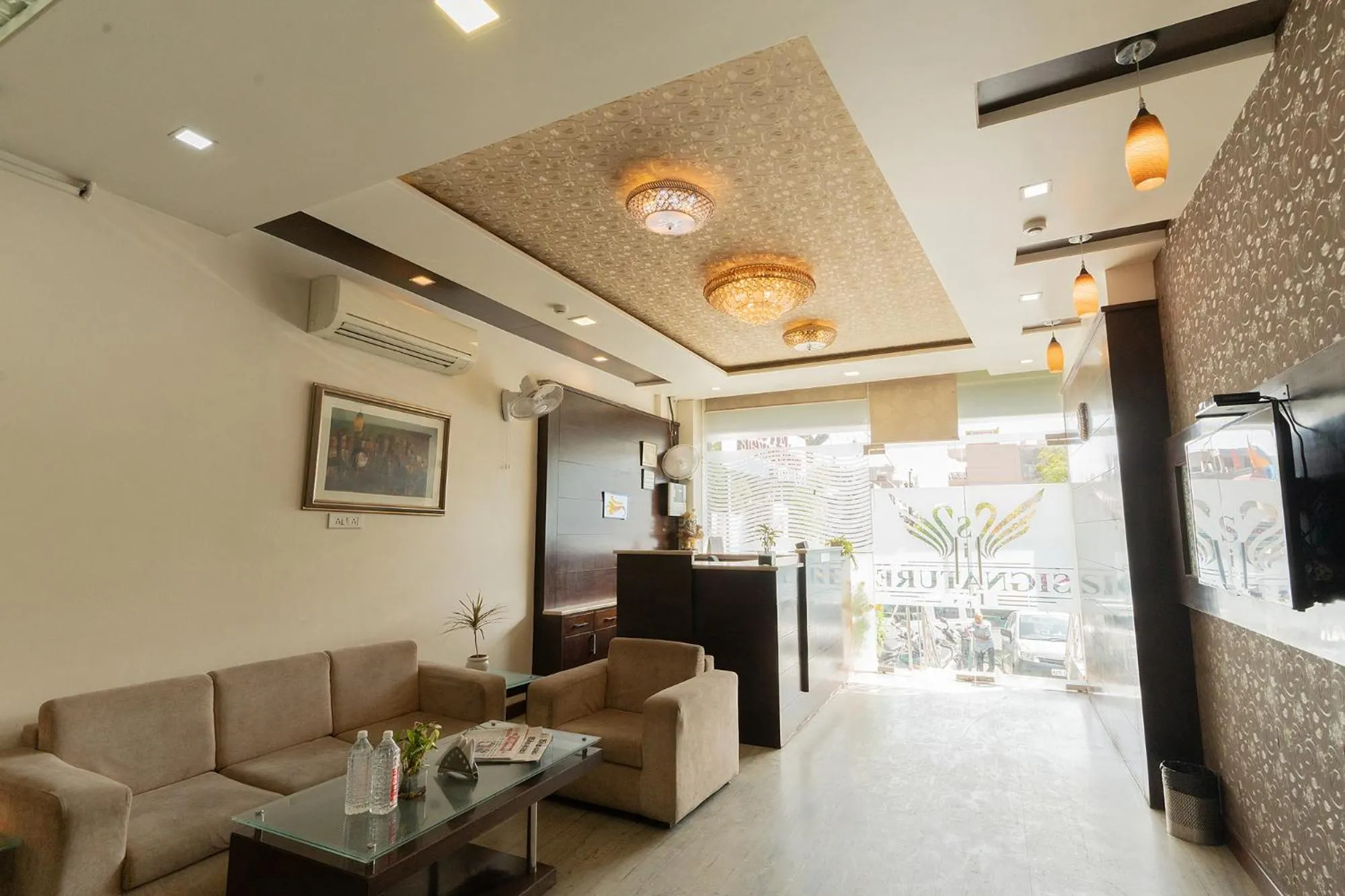 Lobby or reception in FabHotel Signature Inn