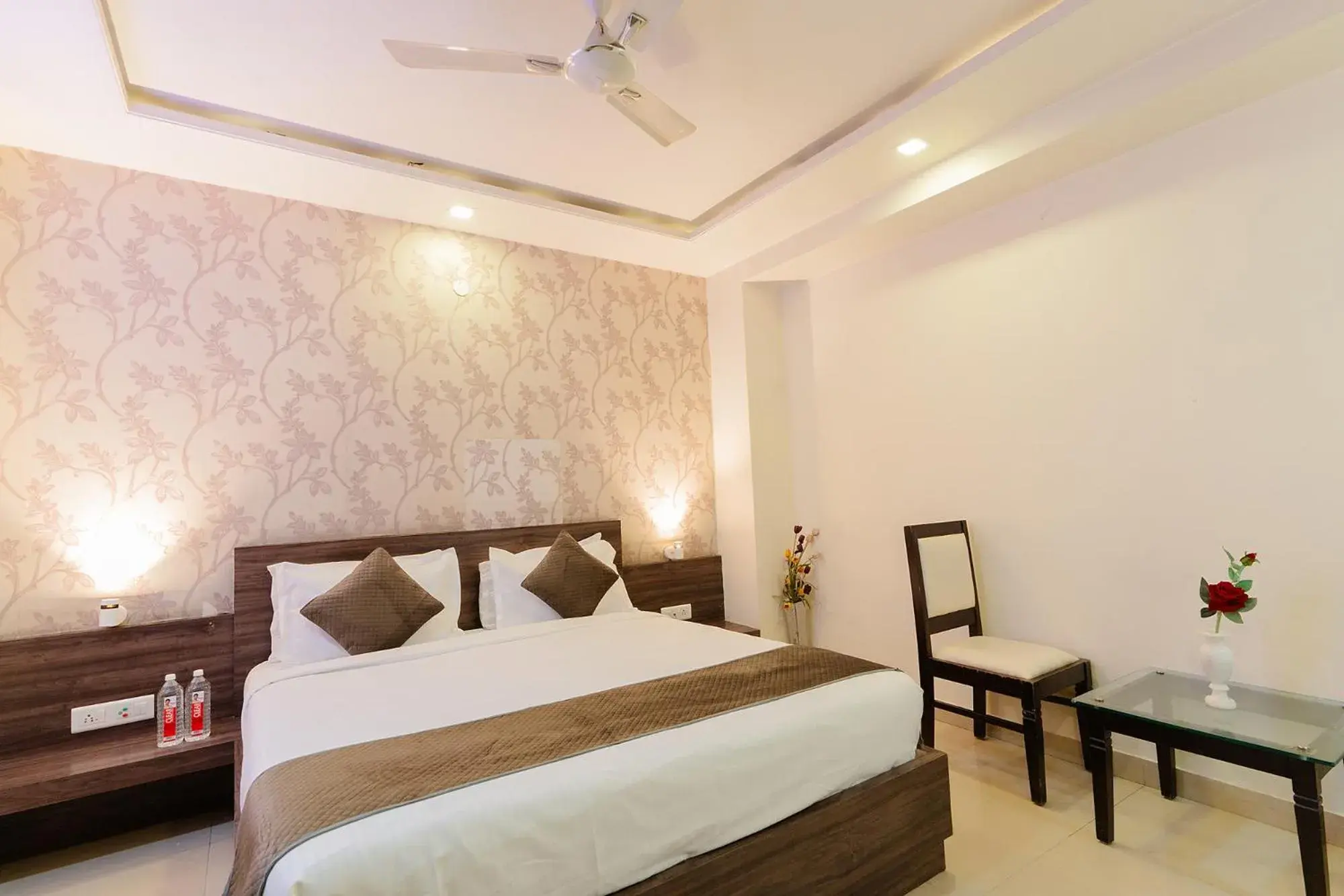 Deluxe Room - single occupancy in FabHotel Signature Inn Deluxe Room - single occupancy in FabHotel Signature Inn