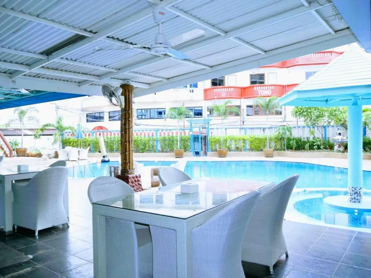 Restaurant/places to eat in Marine paradise Encore