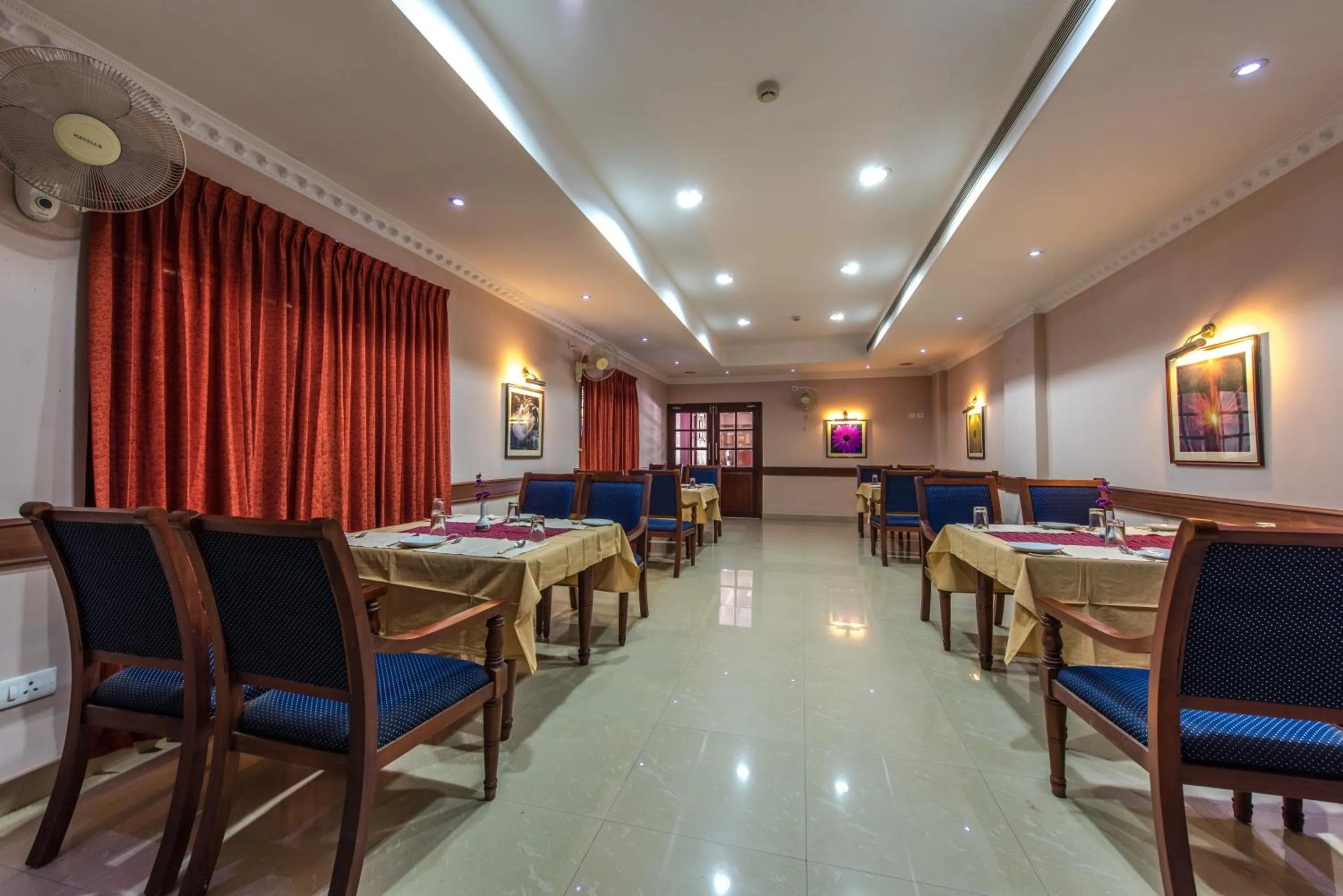 Restaurant/places to eat in Kallada Hotels and Resorts