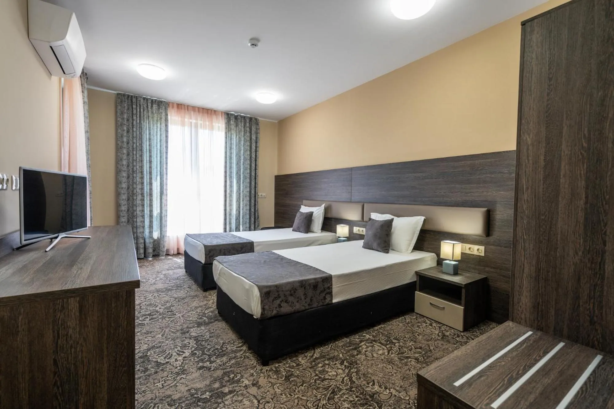 Bedroom, Bed in Plaza Hotel Plovdiv - Free Parking