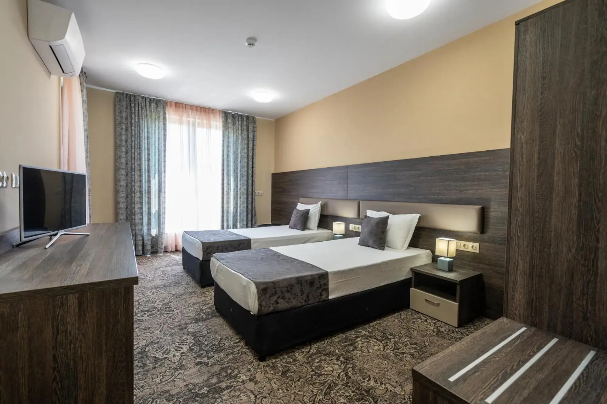 Bedroom, Bed in Plaza Hotel Plovdiv - Free Parking Bedroom, Bed in Plaza Hotel Plovdiv - Free Parking