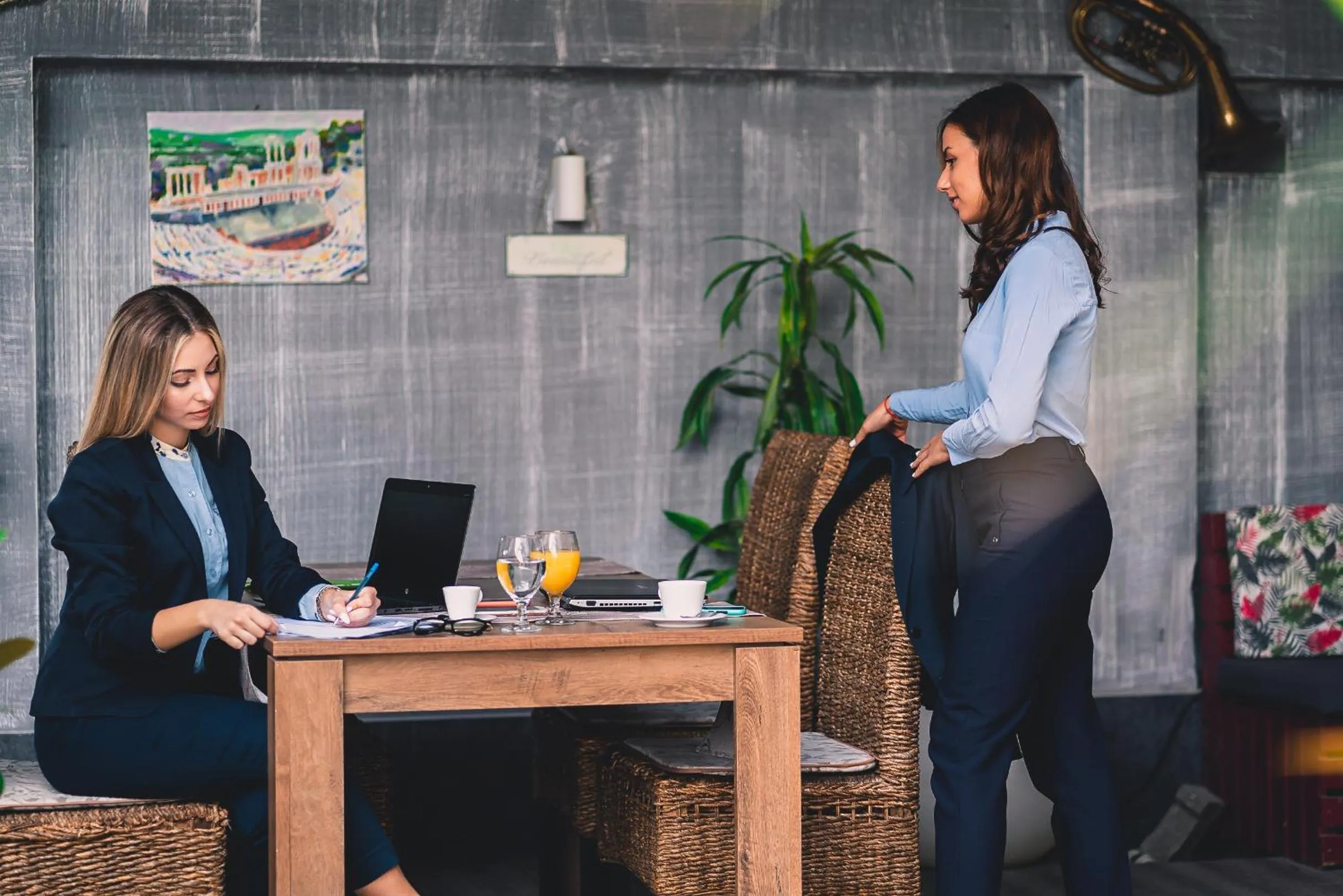 Garden in Plaza Hotel Plovdiv - Free Parking