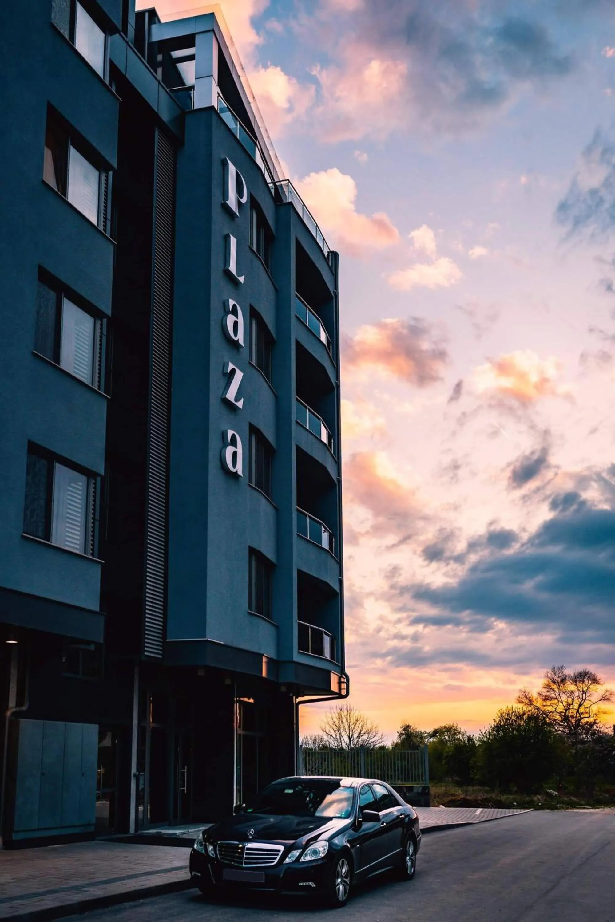 Property building in Plaza Hotel Plovdiv - Free Parking
