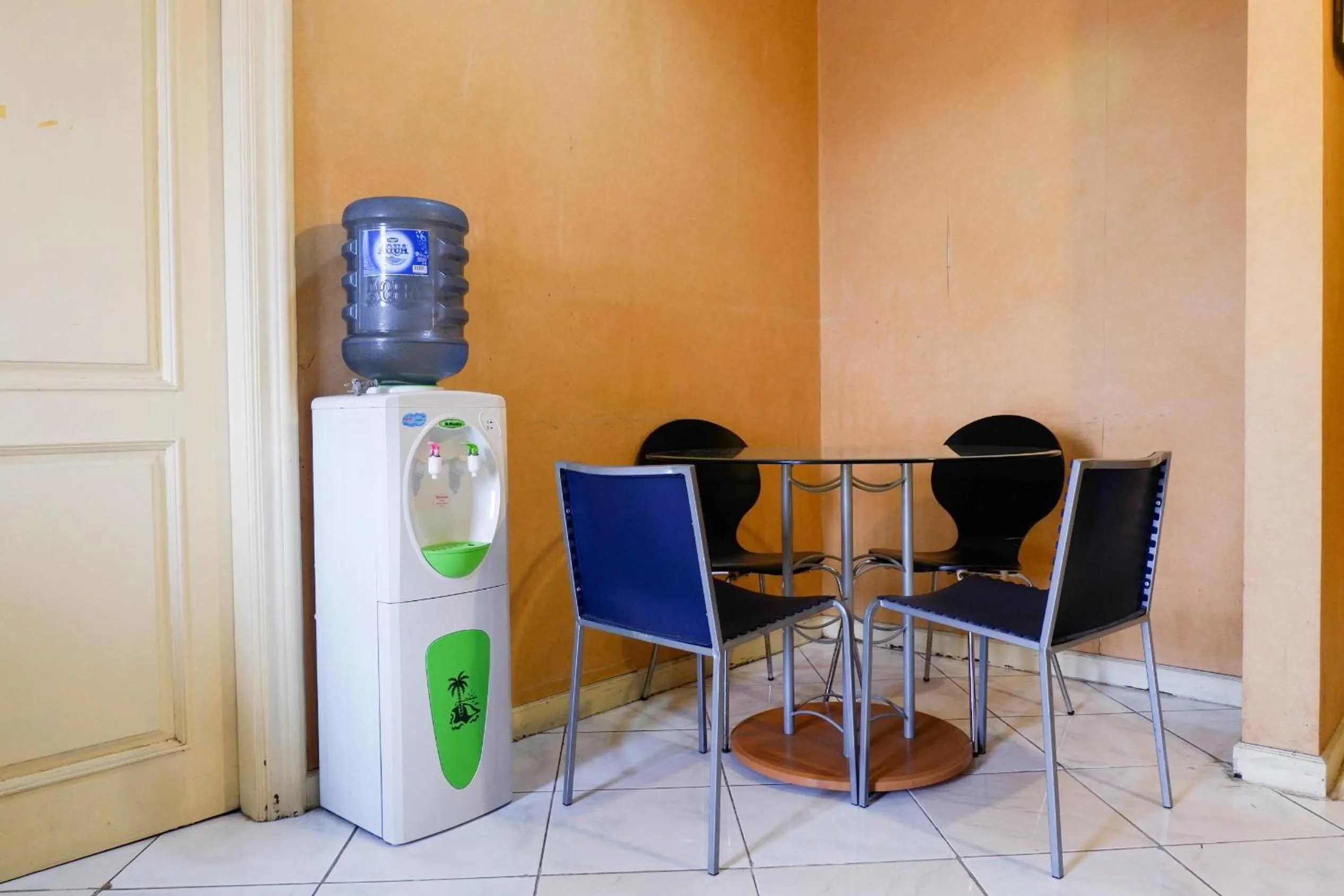 Spacious 1BR Apartment at Taman Beverly By Travelio