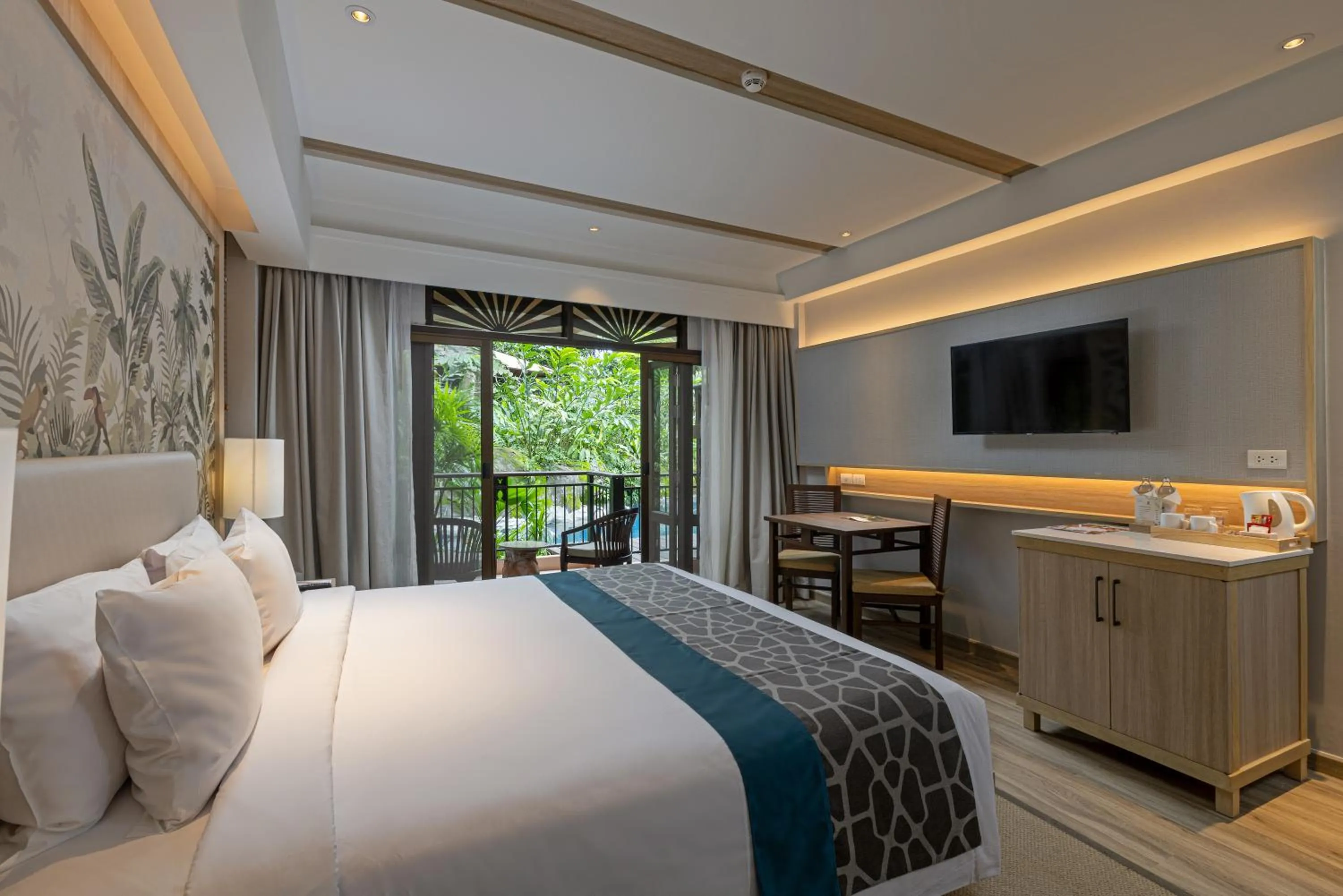 Bed in Khaolak Merlin Resort