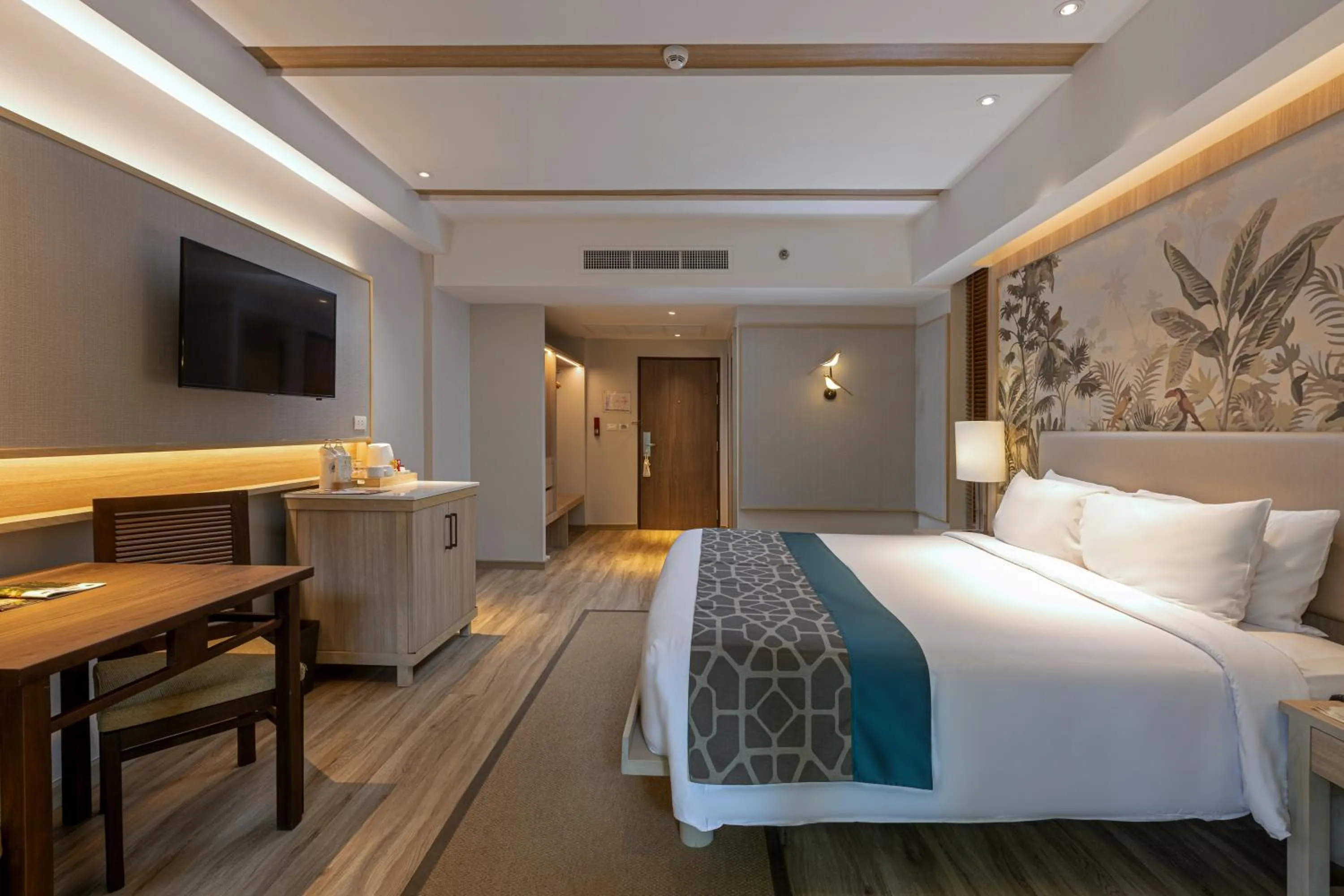 Bed in Khaolak Merlin Resort