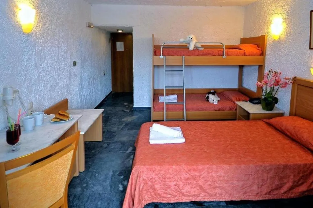 Coffee/tea facilities, Bed in Karteros Hotel