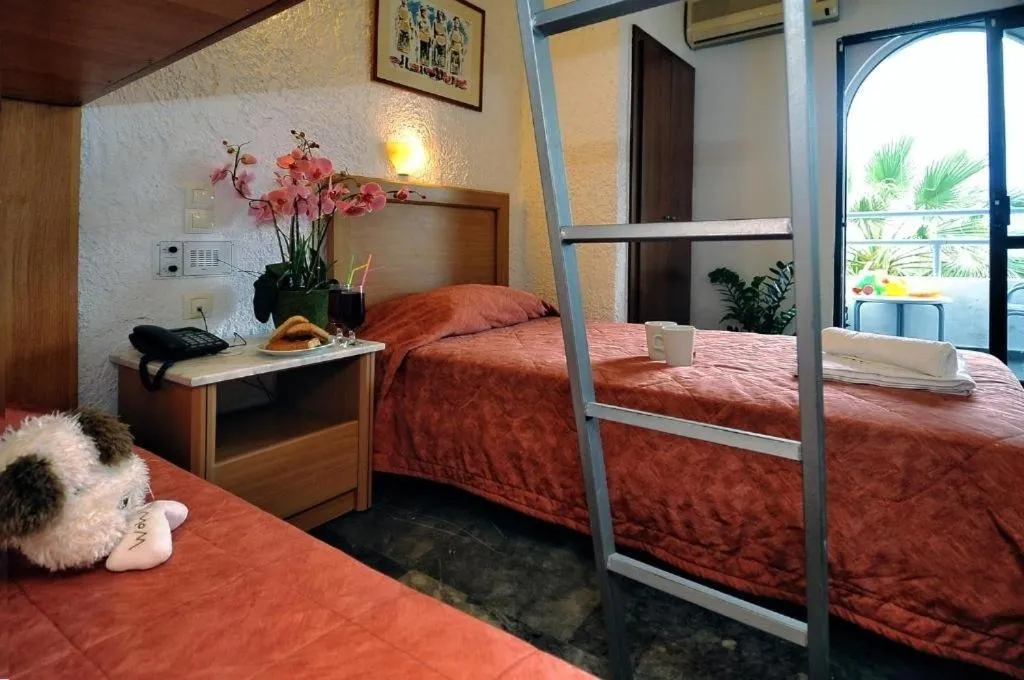 Coffee/tea facilities, Bed in Karteros Hotel