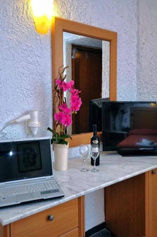 TV and multimedia in Karteros Hotel