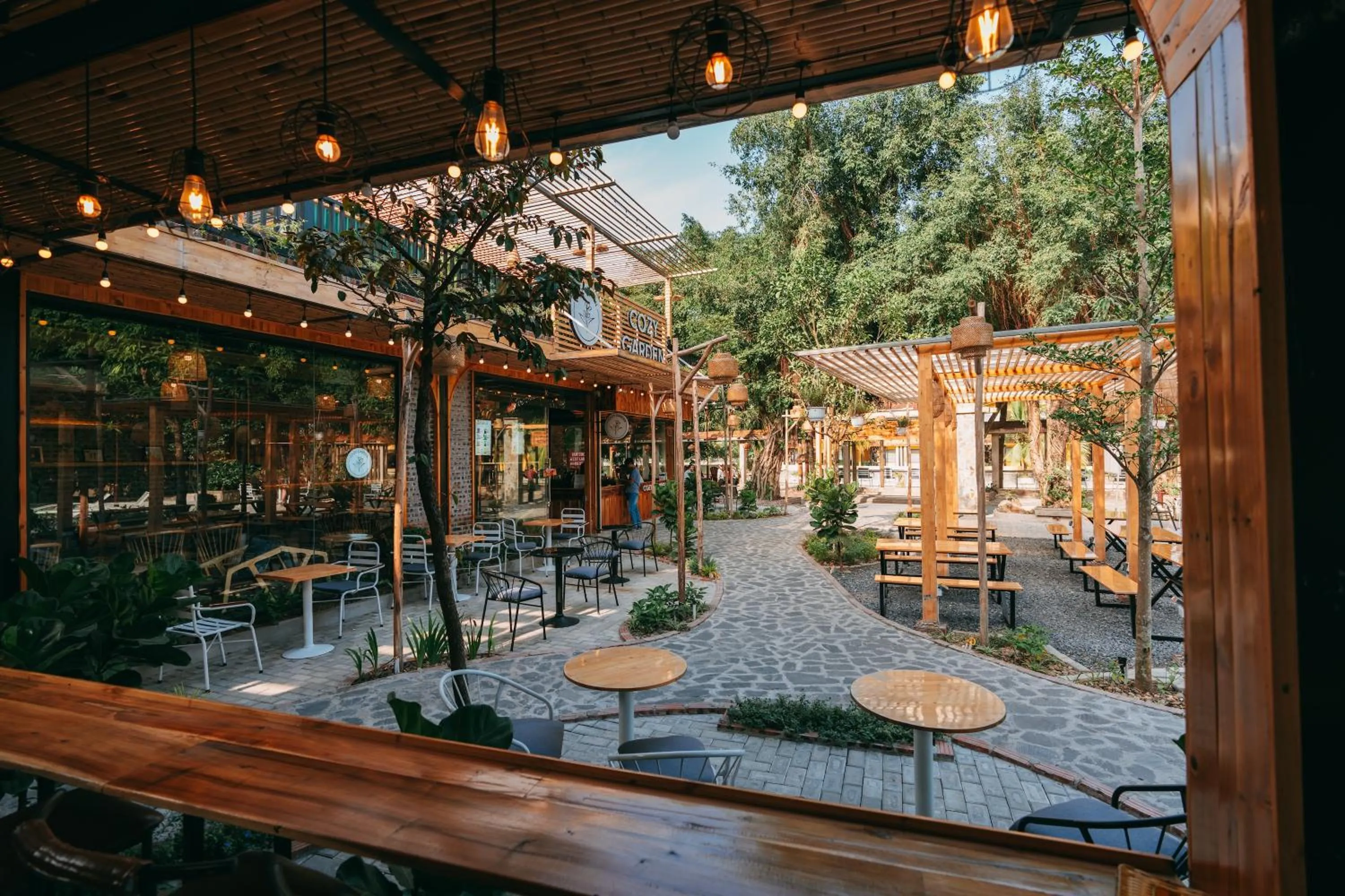 Restaurant/places to eat in Ruby Homestay