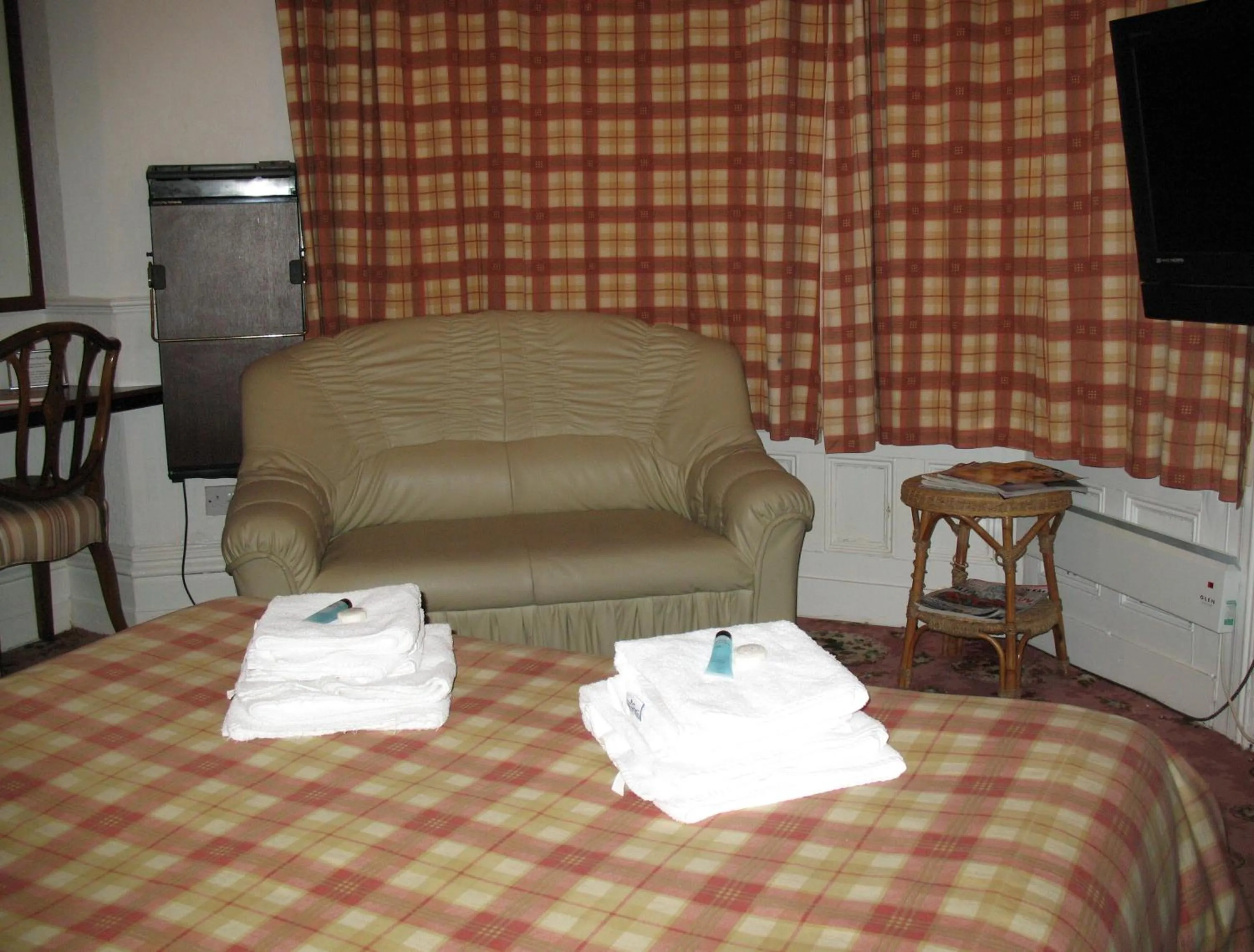 Seating area, Bed in Michaelson House Hotel