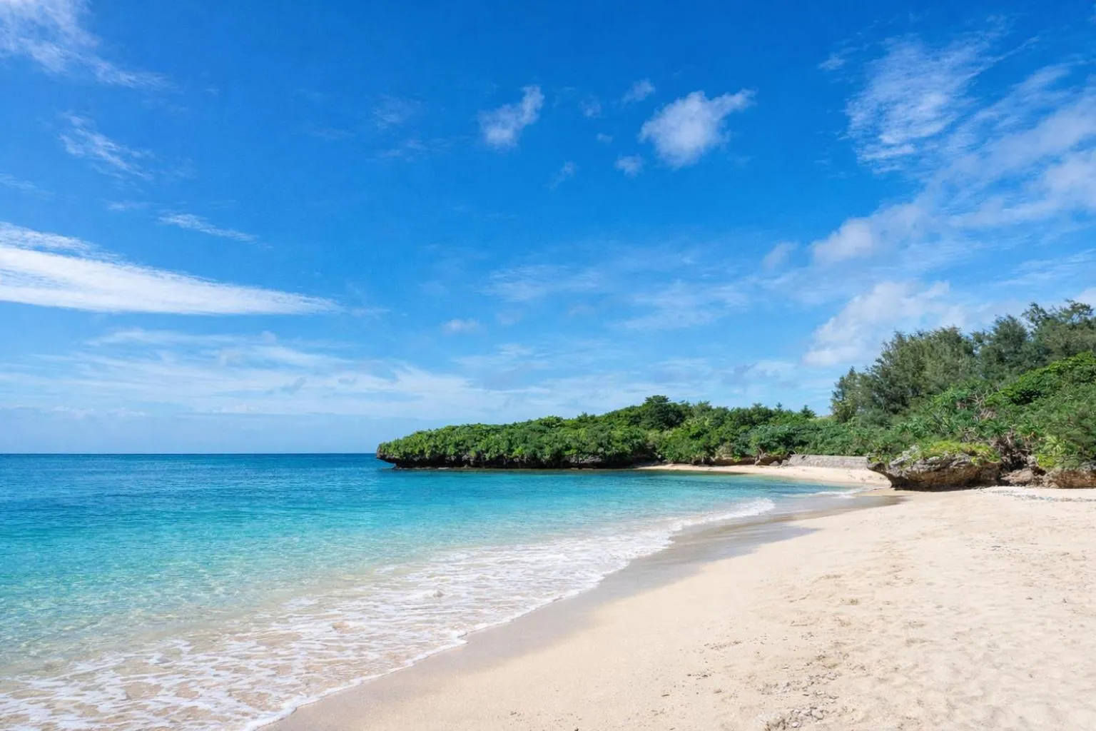 Beach in Island Breeze - Round House with BBQ - Wooden Hot Tub - Beach