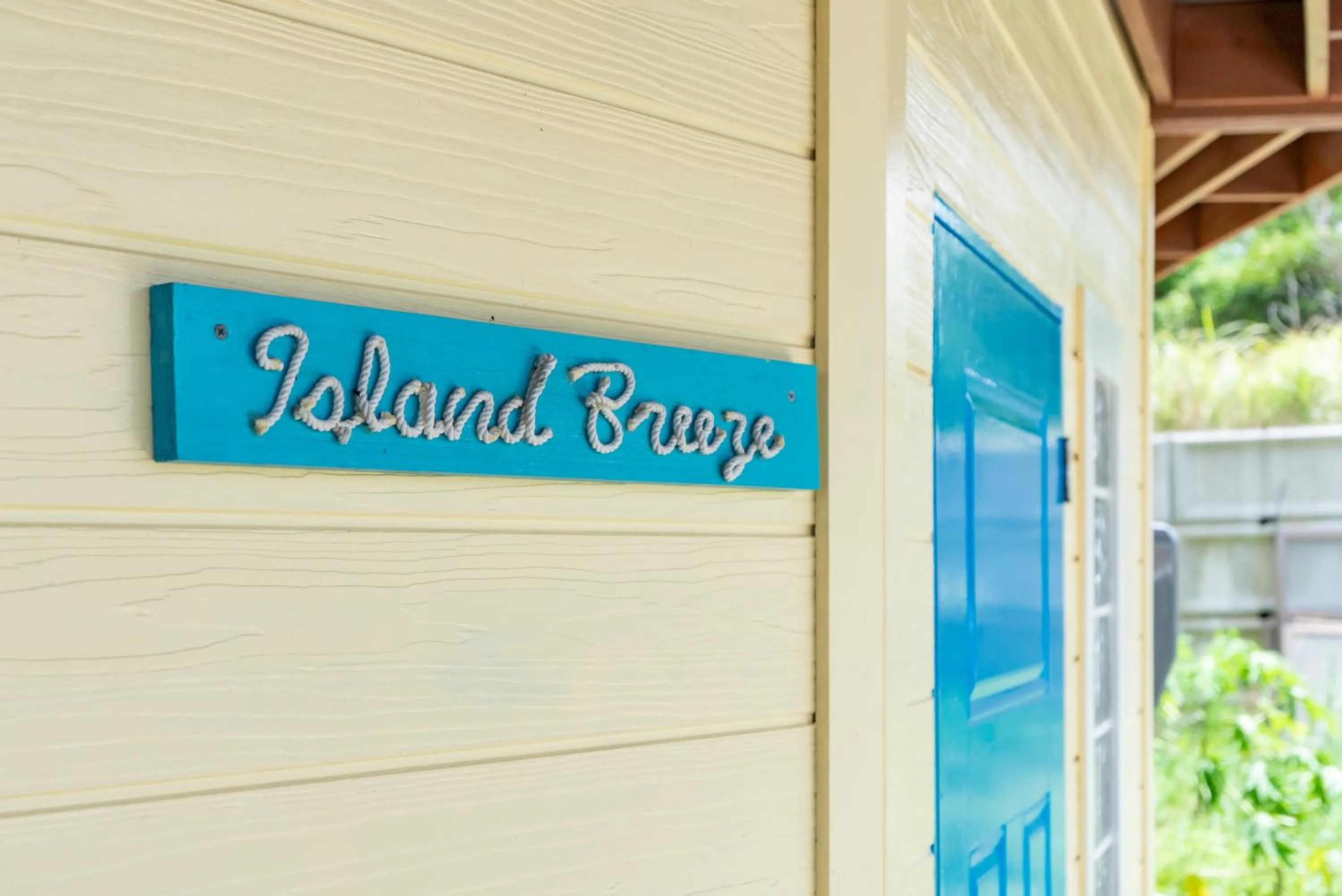 Facade/entrance in Island Breeze - Round House with BBQ - Wooden Hot Tub - Beach