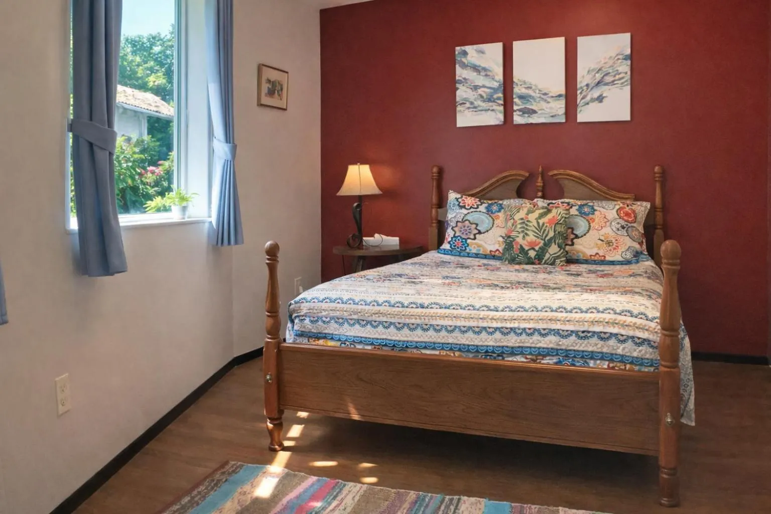 Bedroom, Bed in Island Breeze - Round House with BBQ - Wooden Hot Tub - Beach