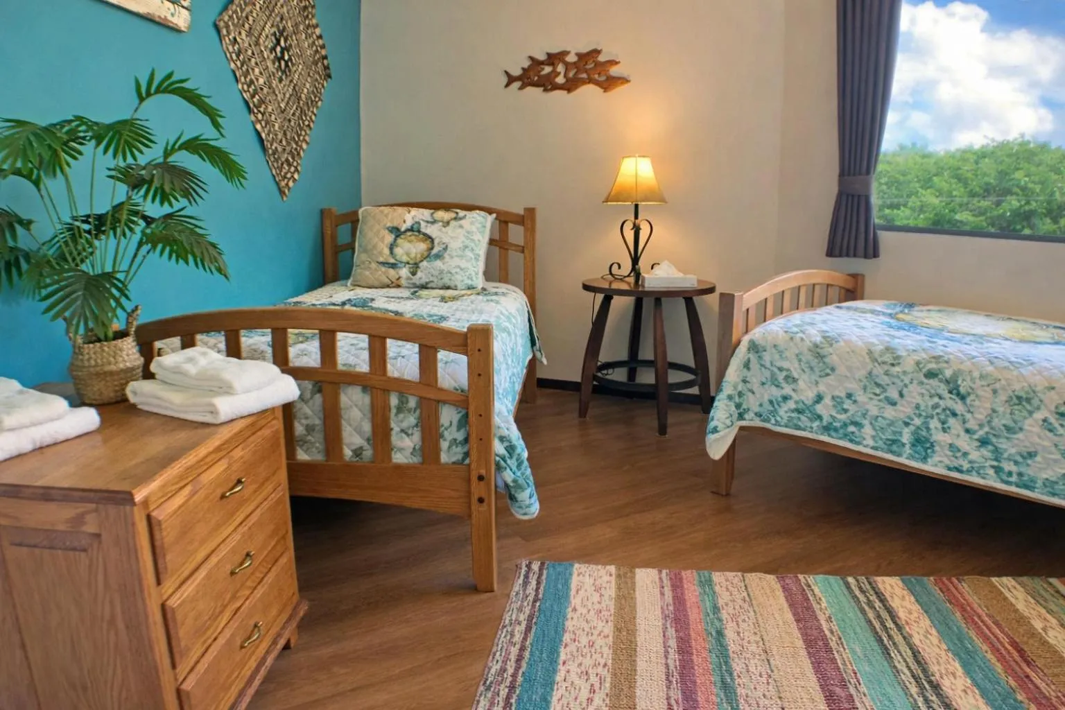 Bedroom, Bed in Island Breeze - Round House with BBQ - Wooden Hot Tub - Beach
