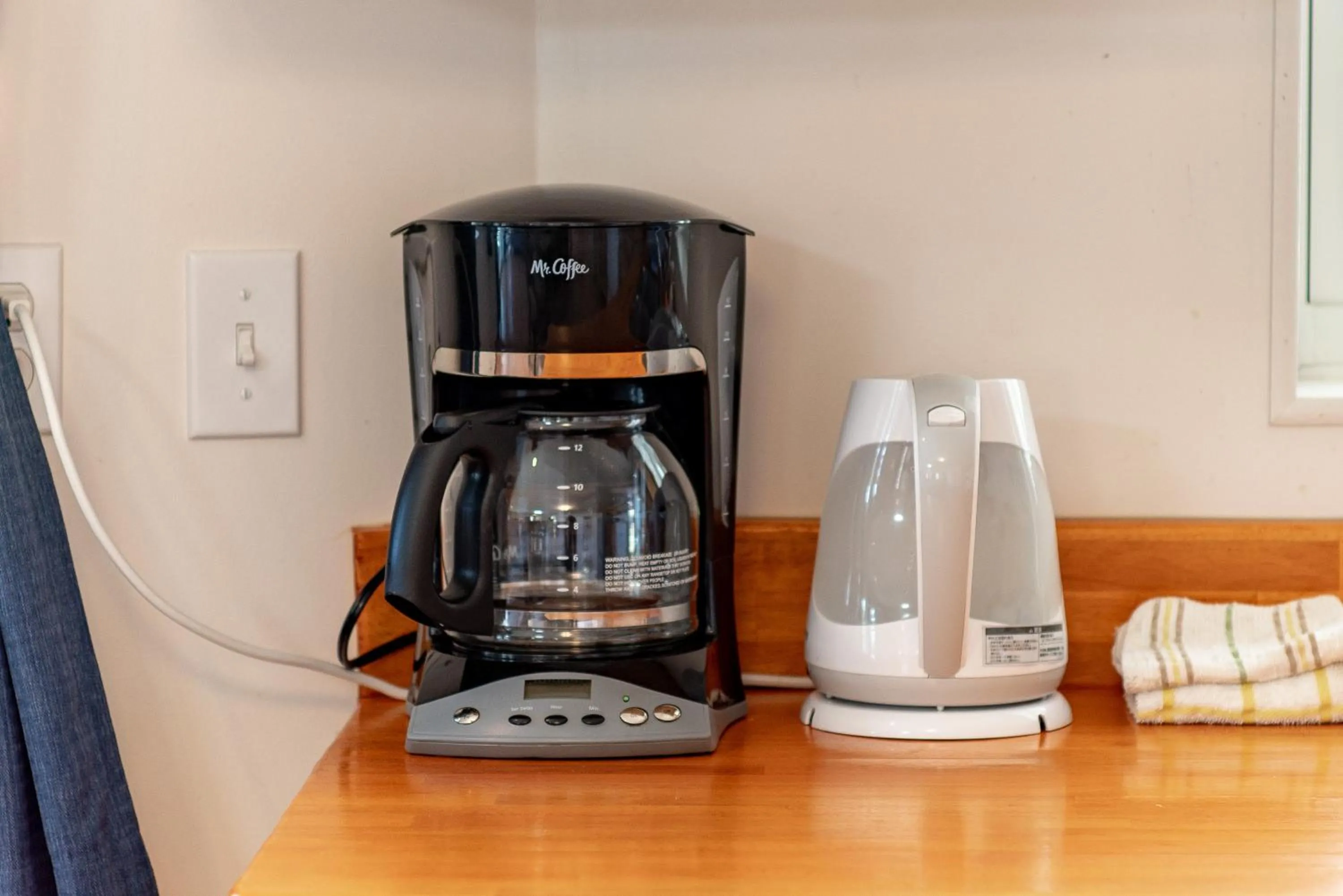 Coffee/tea facilities in Island Breeze - Round House with BBQ - Wooden Hot Tub - Beach