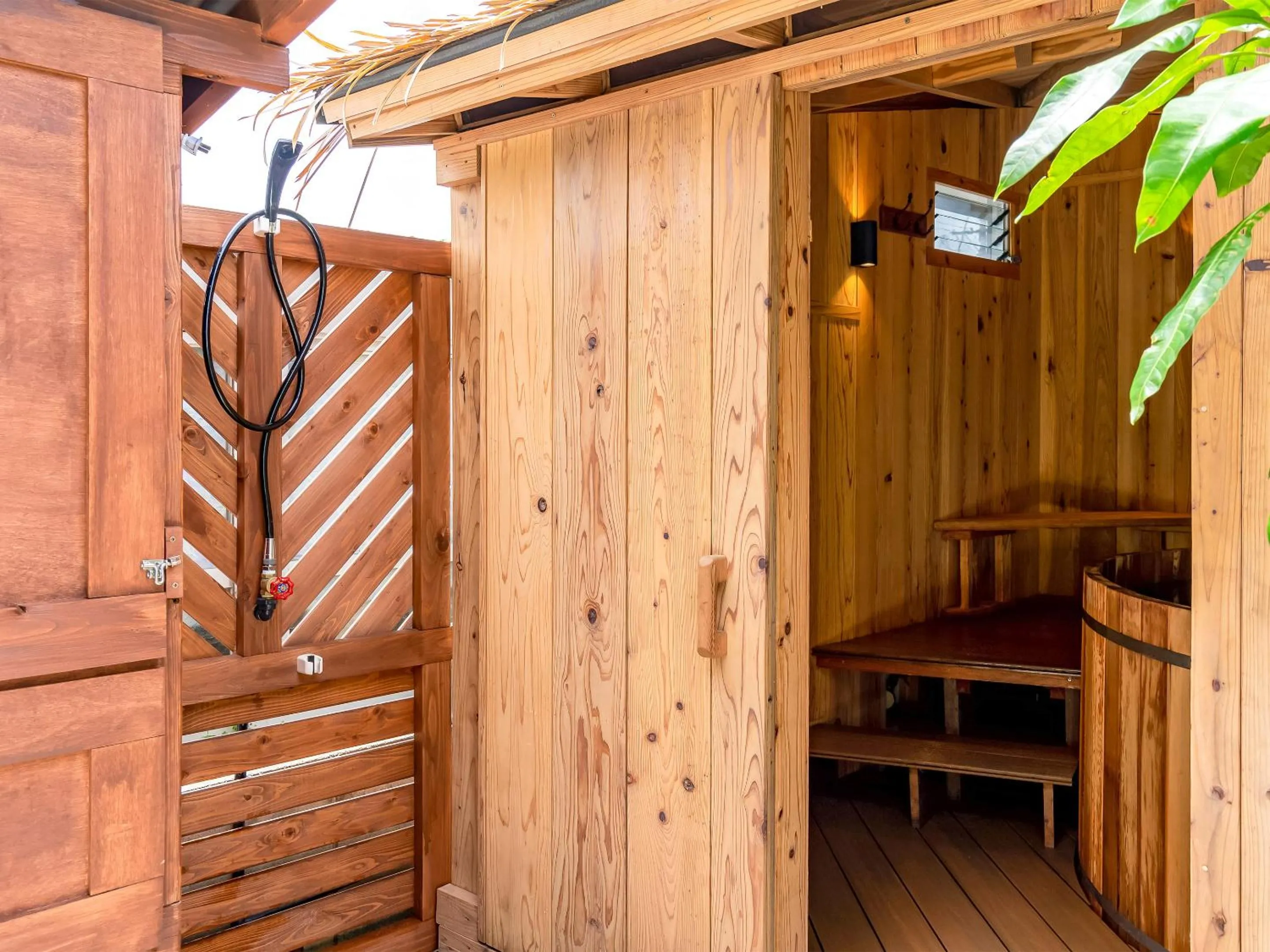 Shower in Island Breeze - Round House with BBQ - Wooden Hot Tub - Beach