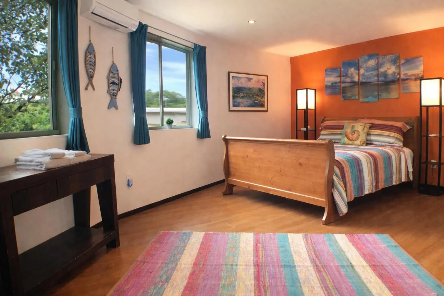 Bedroom, Bed in Island Breeze - Round House with BBQ - Wooden Hot Tub - Beach