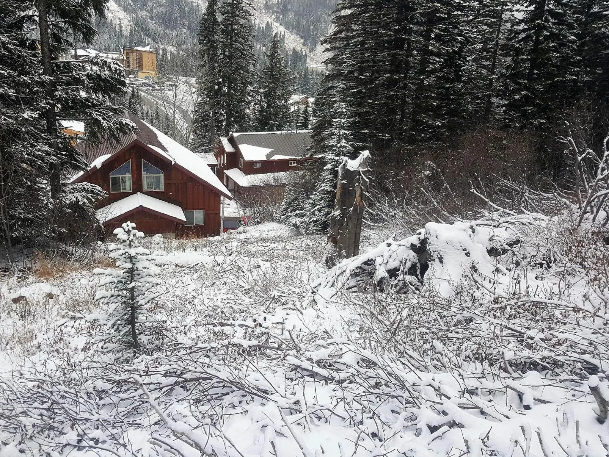 Spacious Sandpoint Chalet with Hot Tub Views Spacious Sandpoint Chalet with Hot Tub Views